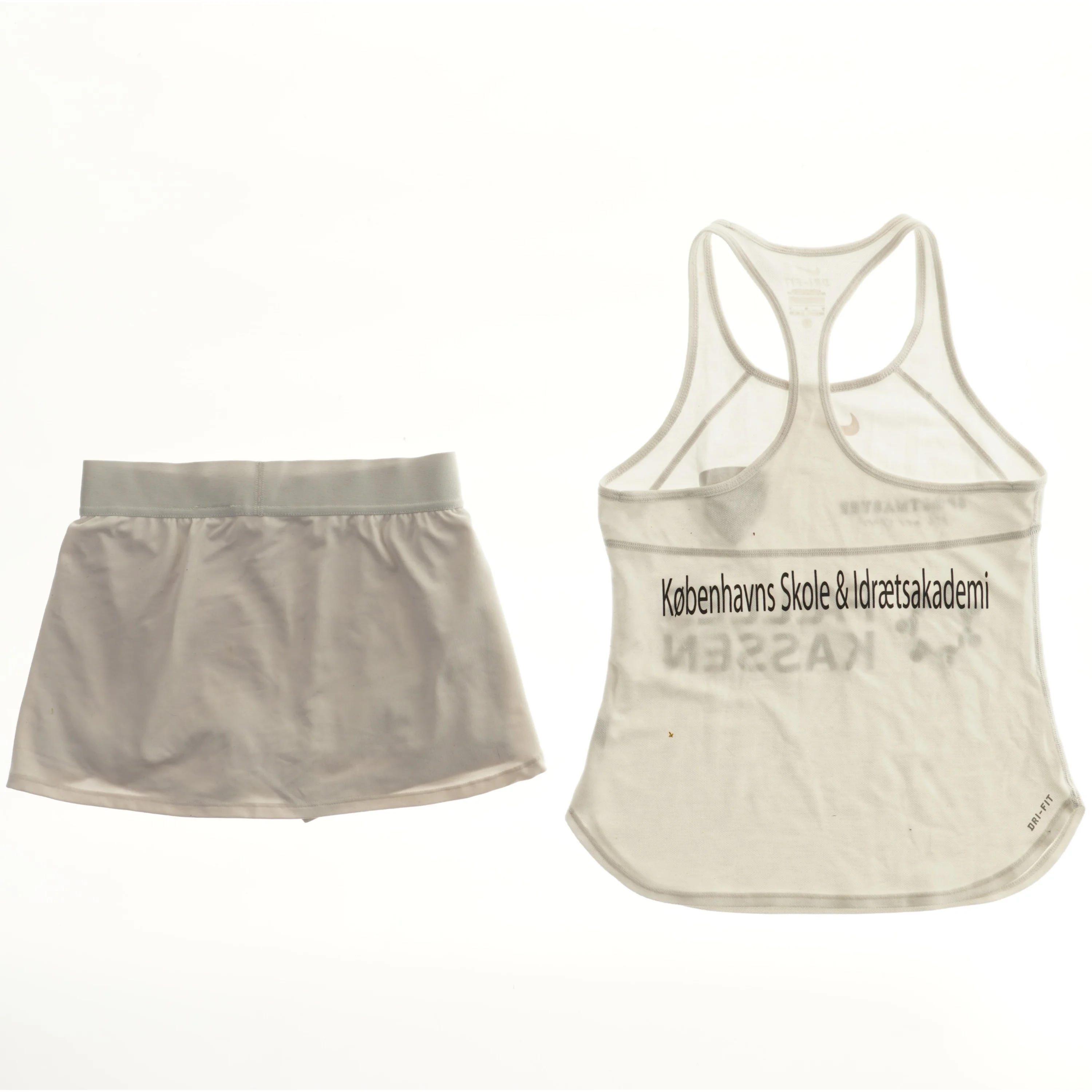 Nike Tennis sportssæt med logoer fra Nike (str. 146)