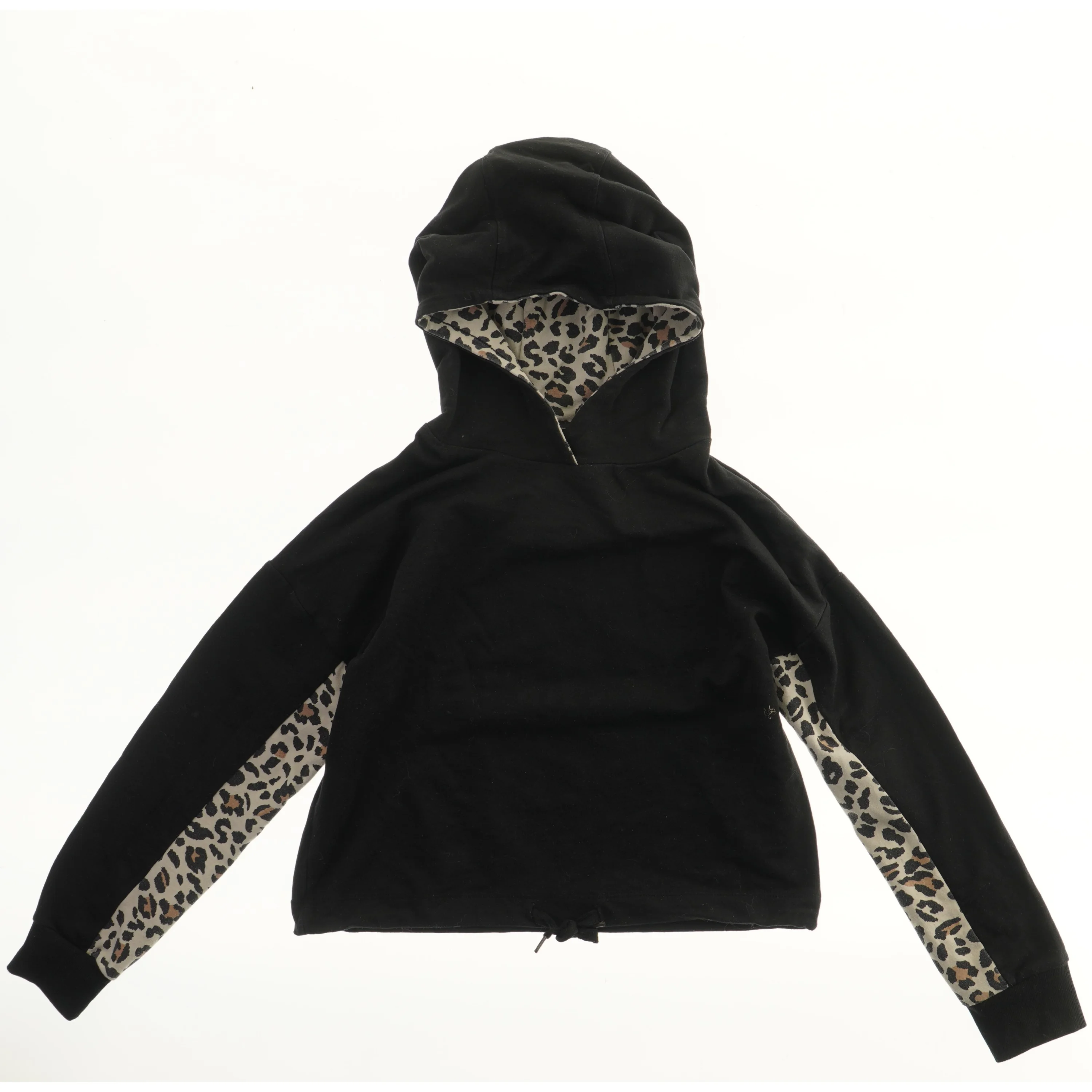 Sort hættetrøje med leopardmønster (str. 140)