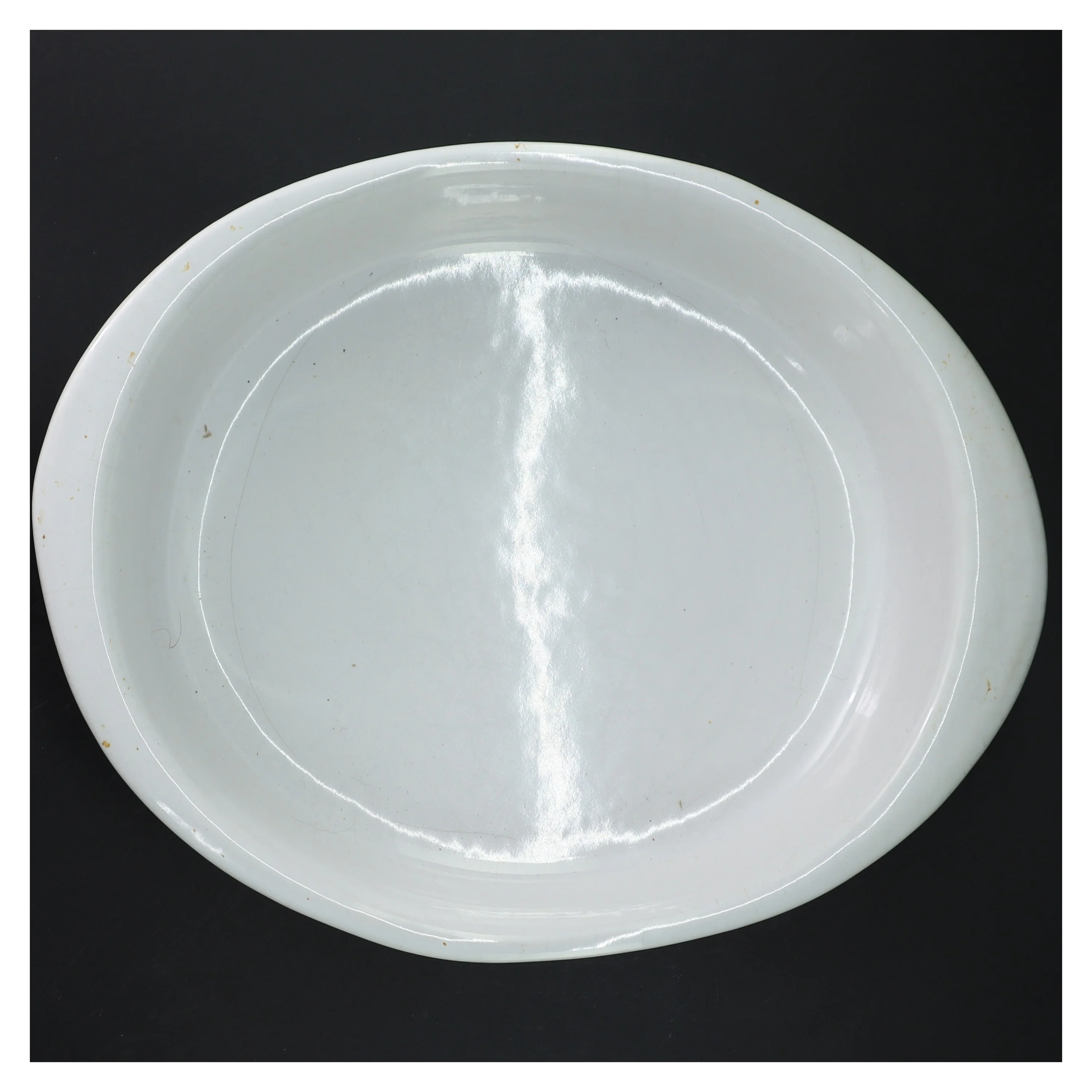 Oval hvid fad fra Bodum (str. 6x21x30 cm)