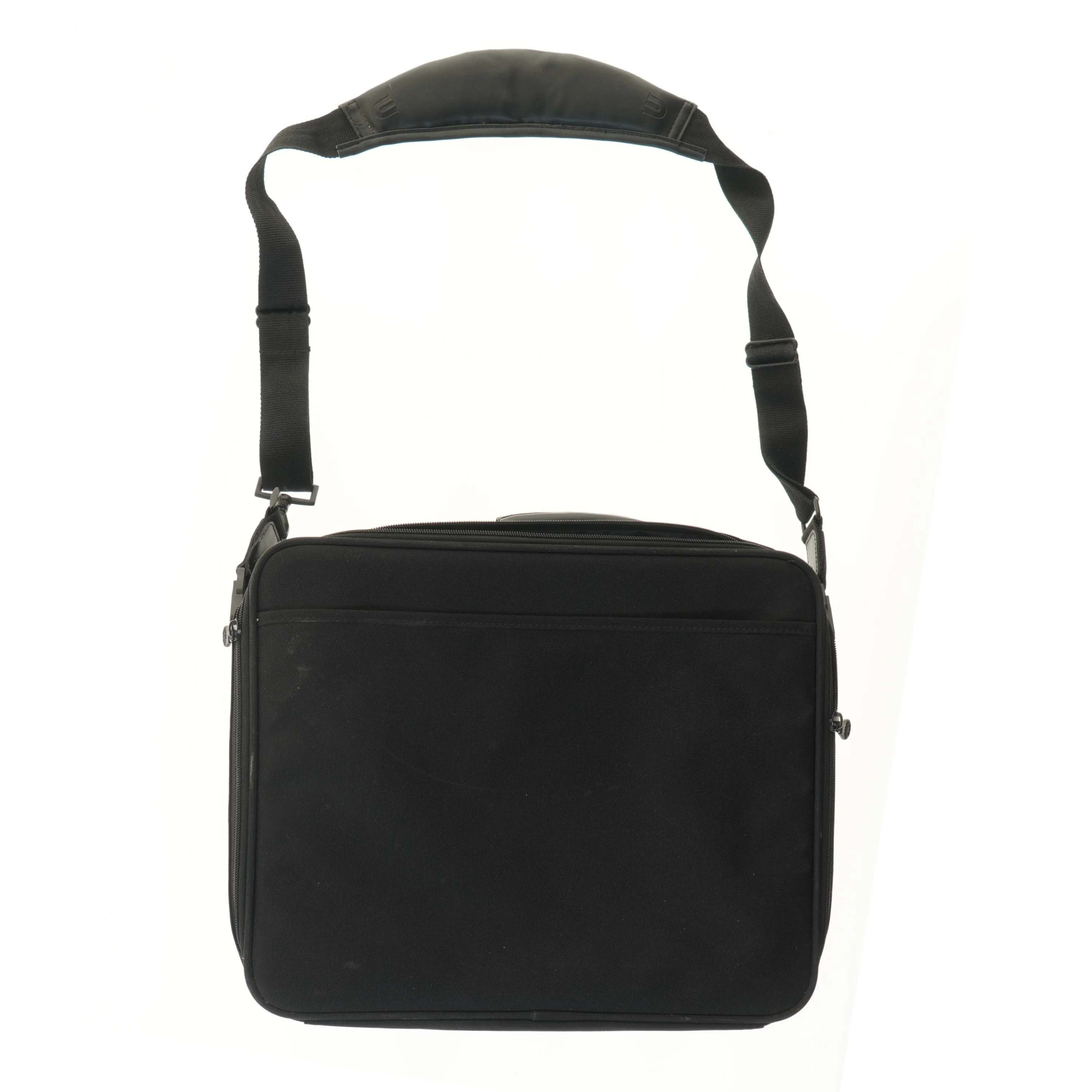 Computertaske i sort stof (str. 44,5x36,5 cm)