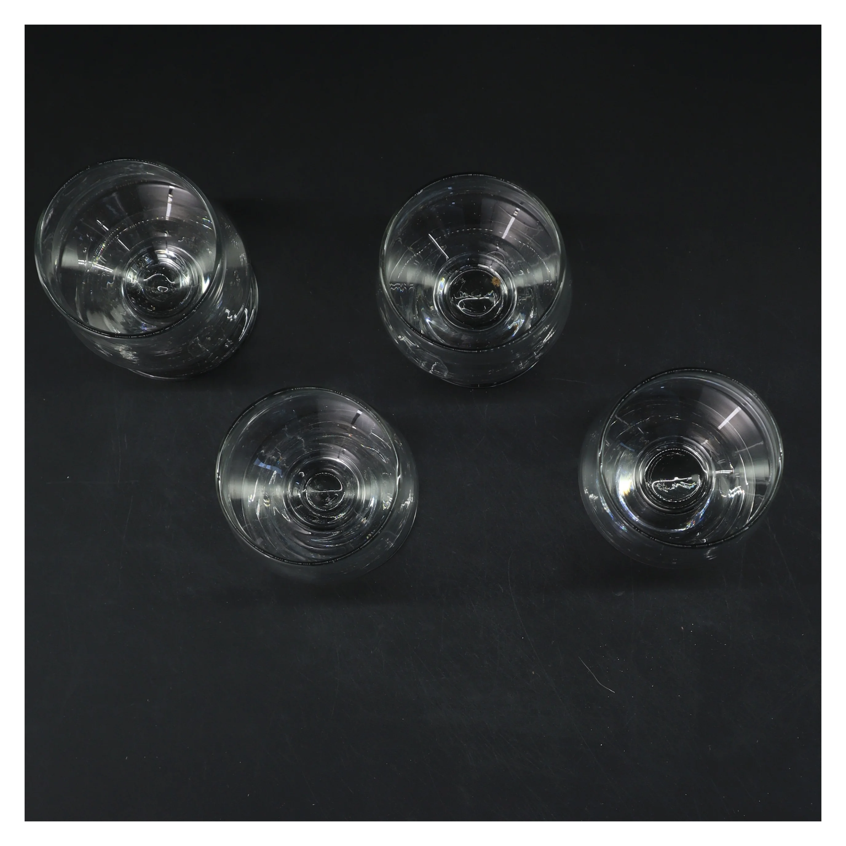 Sæt af 4 ølglas (str. 4 stk Ø 6 cm højde 11,5 cm)