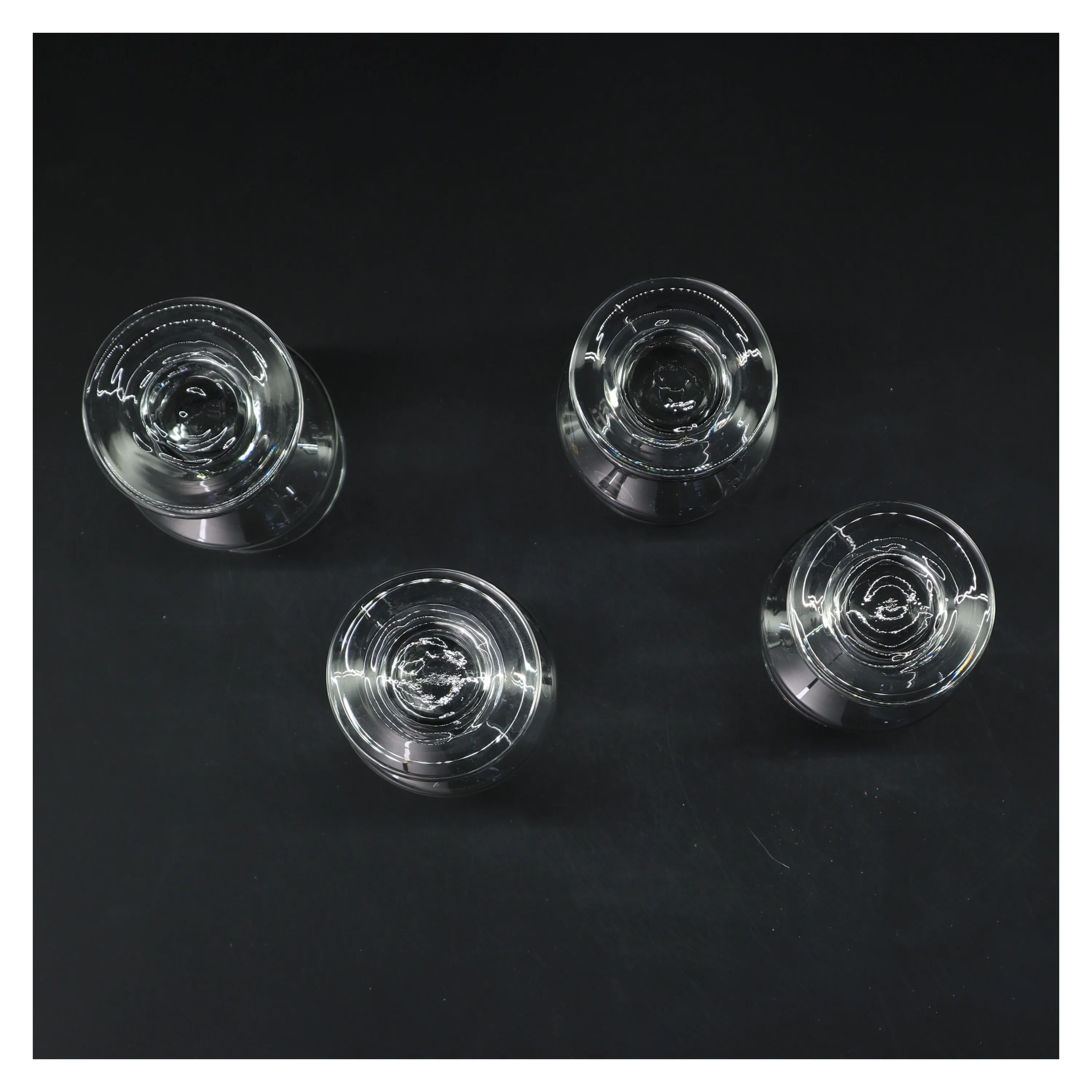 Sæt af 4 ølglas (str. 4 stk Ø 6 cm højde 11,5 cm)