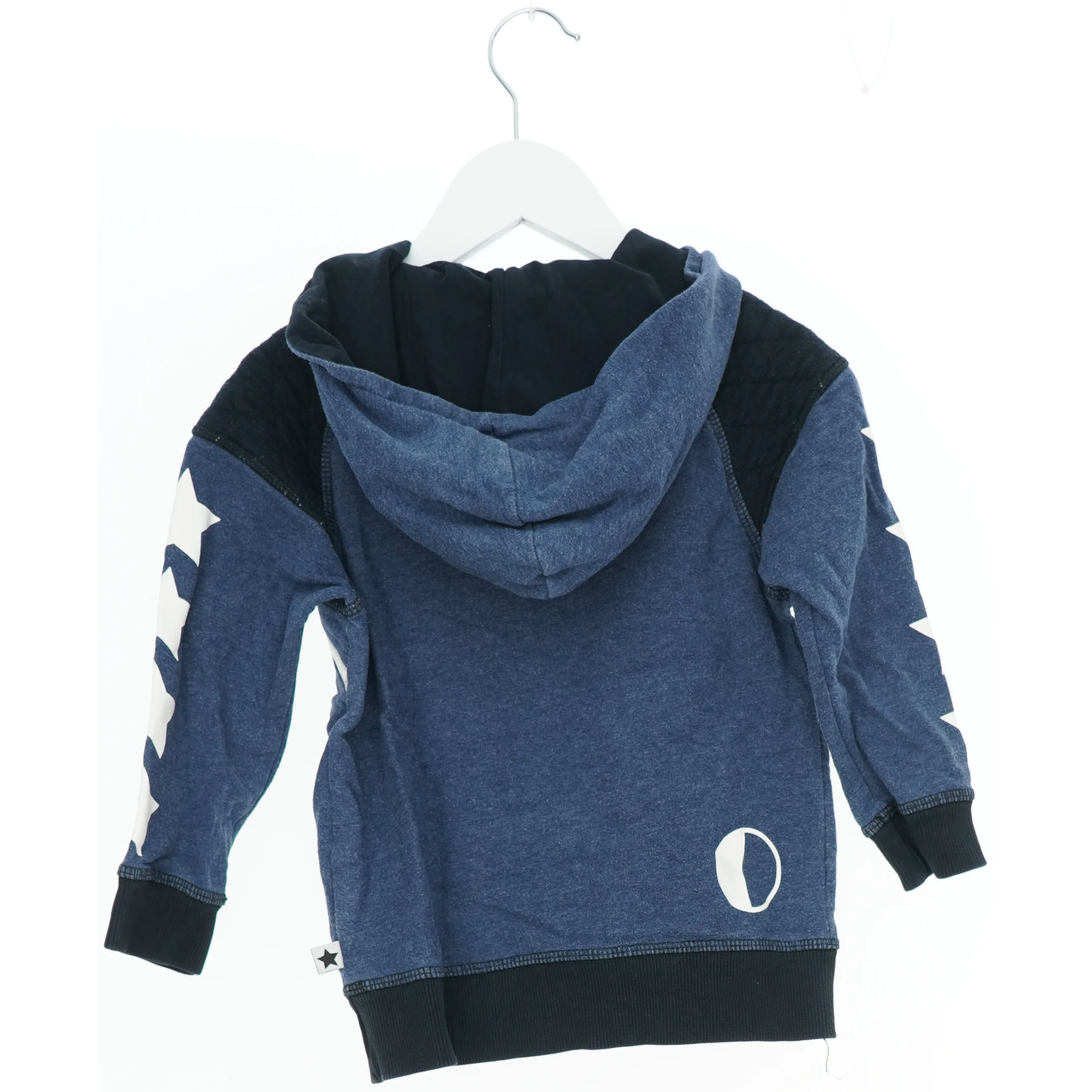 Blå hættetrøje med stjerner fra Kools (str. 104)