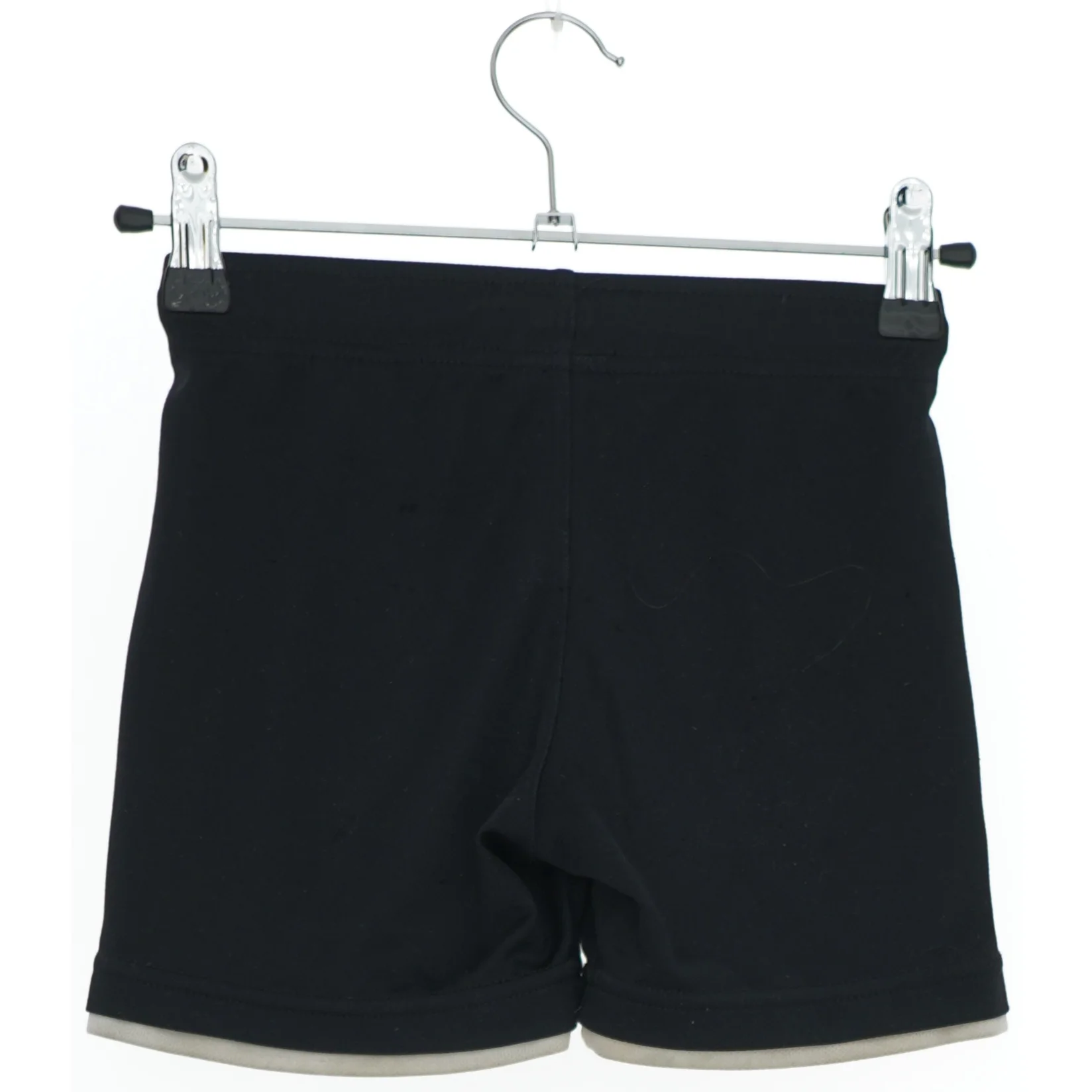 Shorts med nummer 10 fra H&M (str. 104)