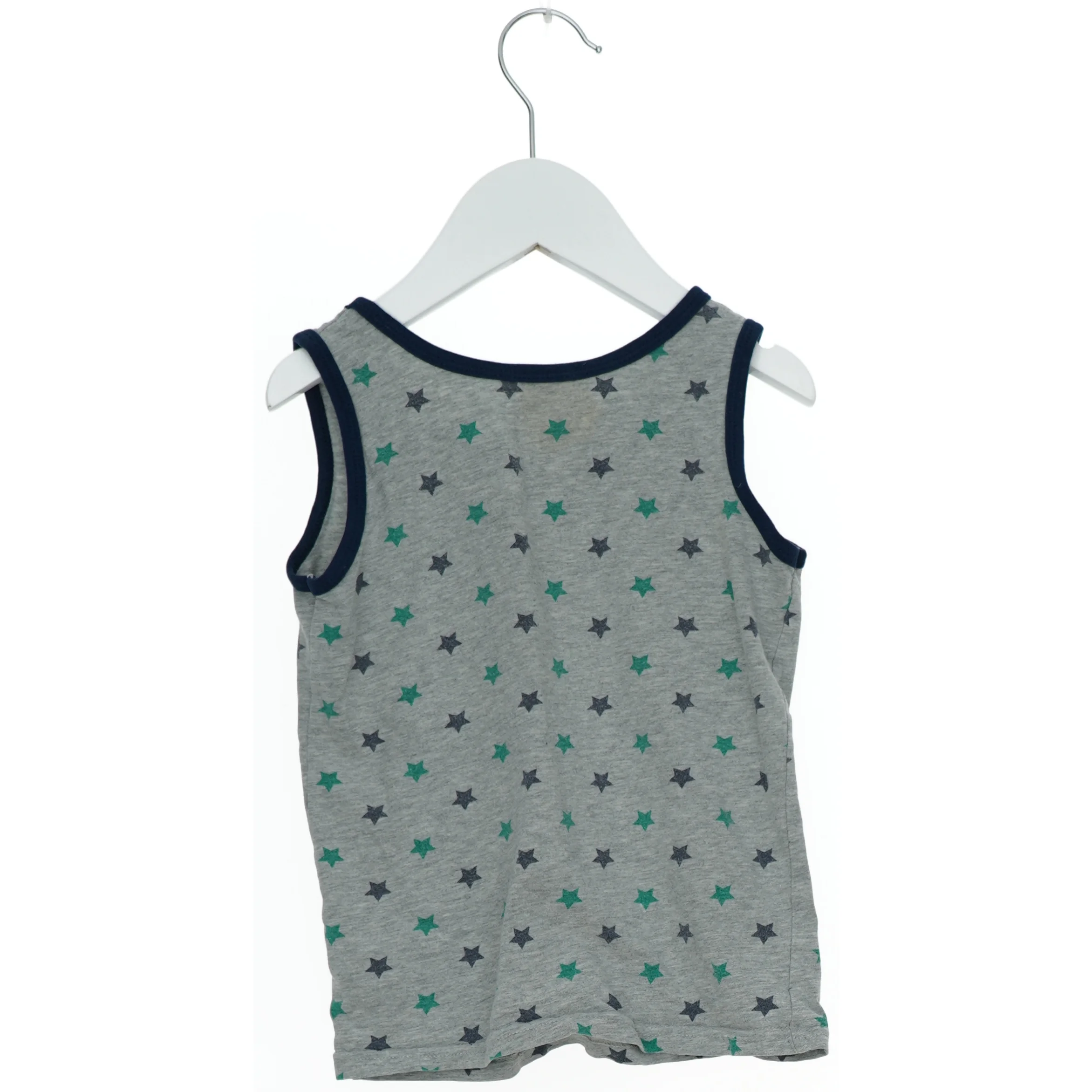 Grå tanktop med stjernetryk fra DR (str. 104)