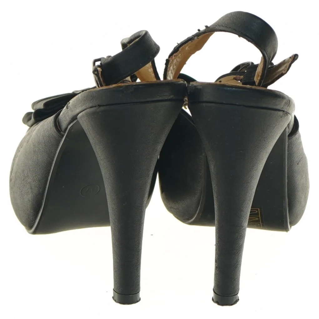 Sorte stiletter med åben tå fra Laik Moda (str. 37 )