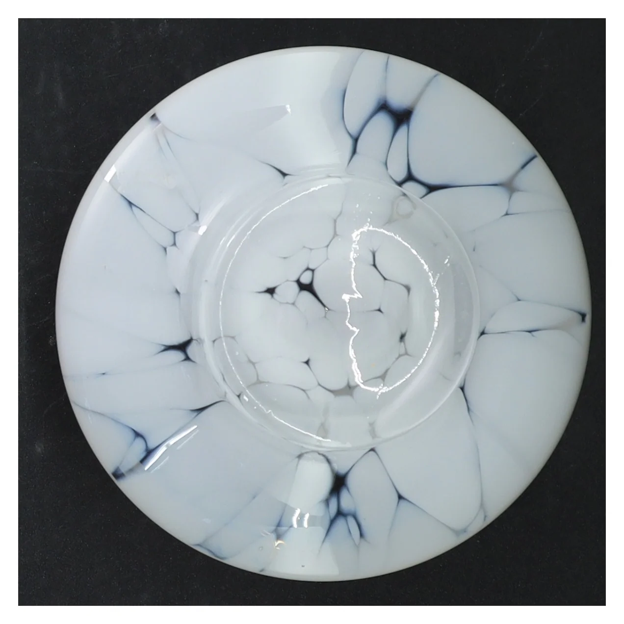 Marmoreret glasskål