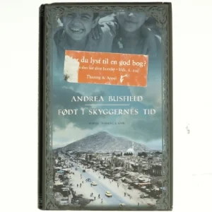 Født i skyggernes tid : roman af Andrea Busfield (Bog)