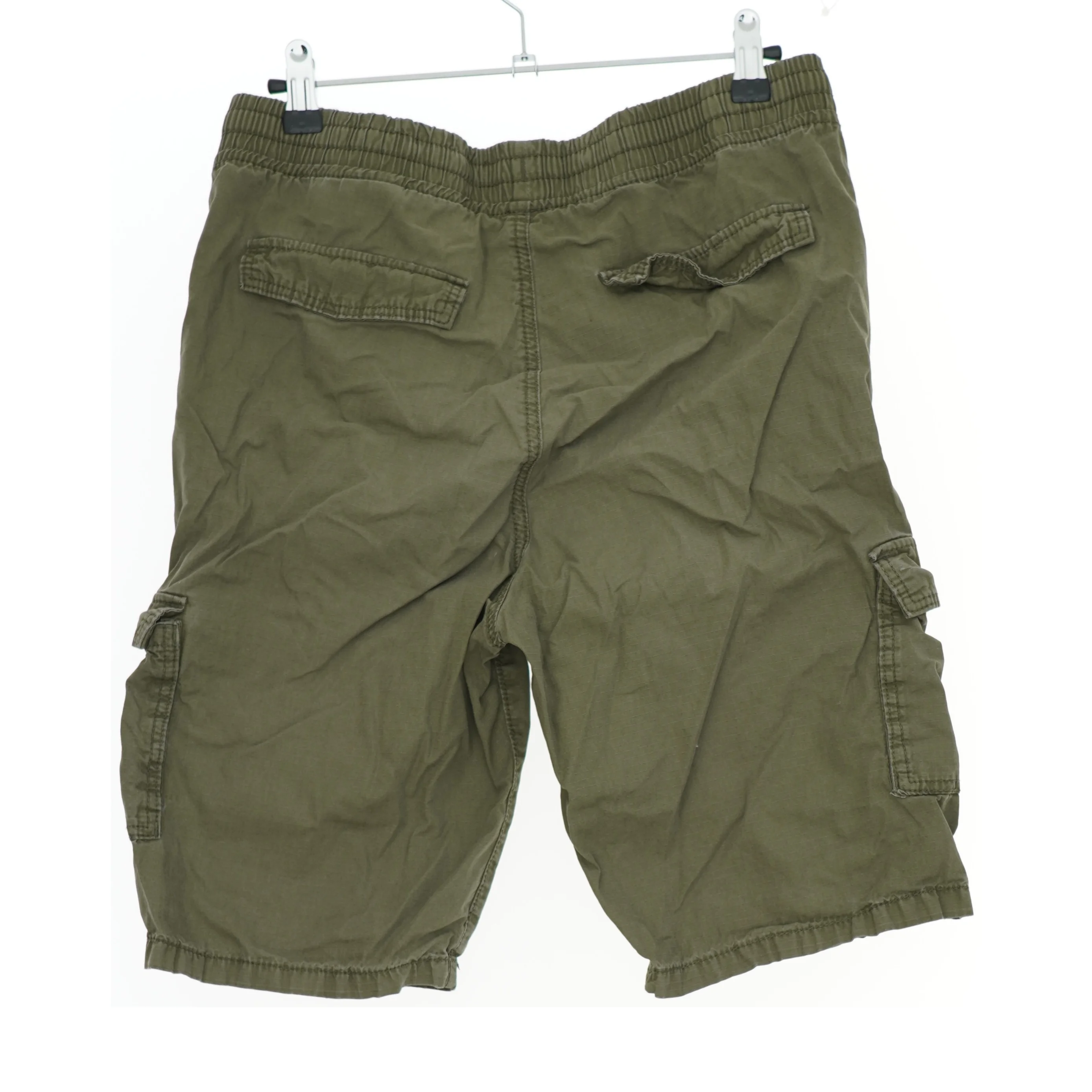 Olivenfarvede cargoshorts fra H&M (str. 170)