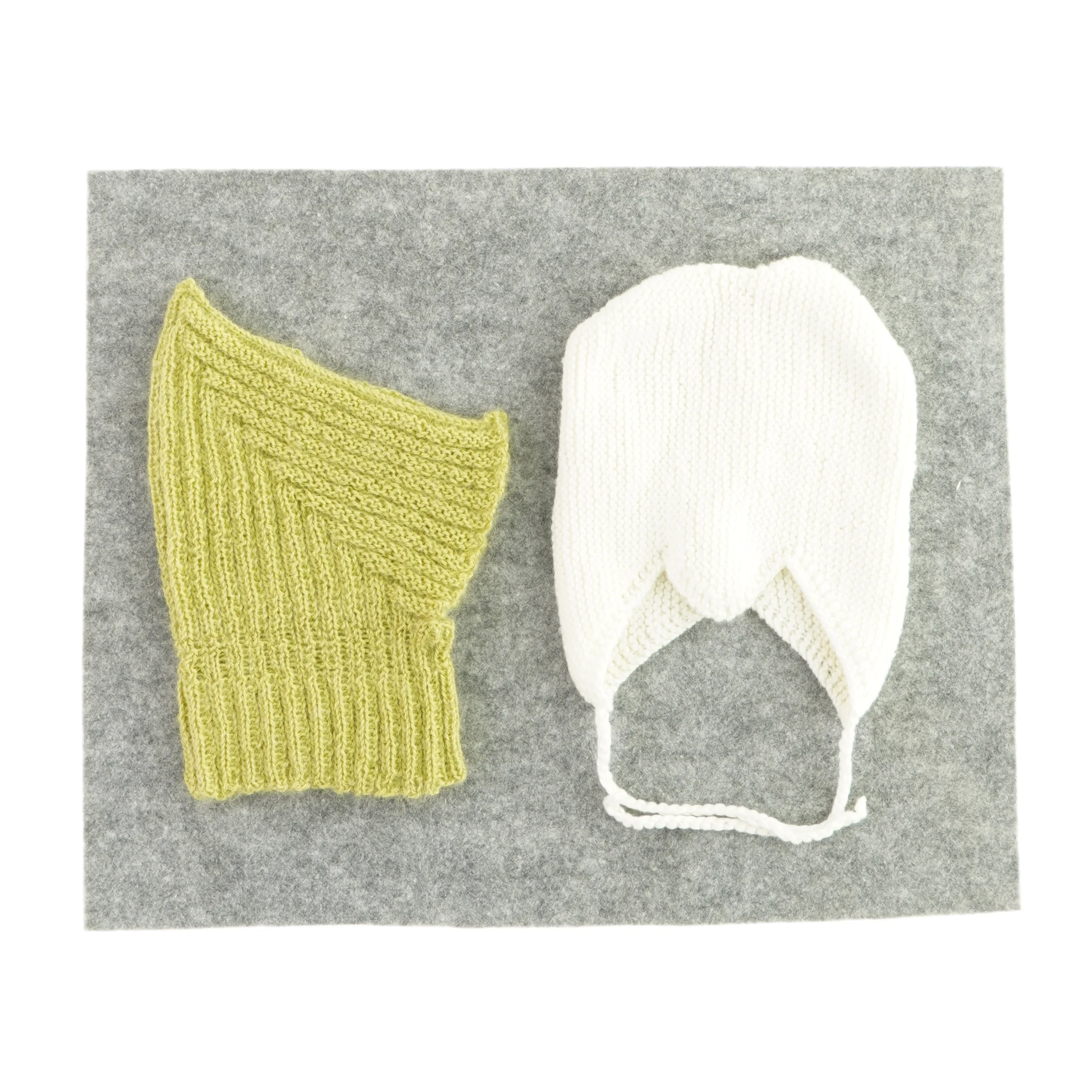 Hjemmestrikkede huer Til barn / baby 2 styk (str. Max 6 måneder)