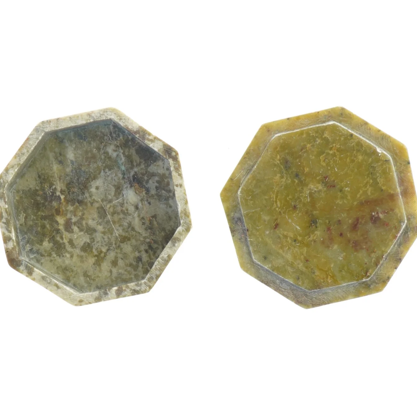 Æske i sten med indlagt mønster (str. 8x3,5 cm)