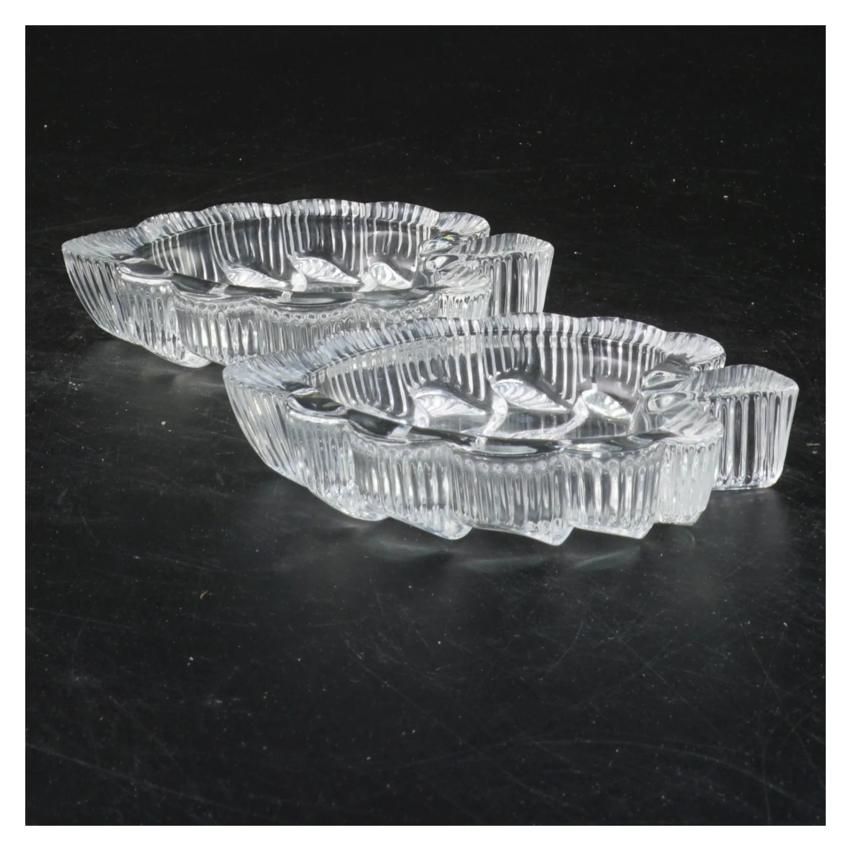 Klar bladformede glasfade (str. 11x8x2 cm)