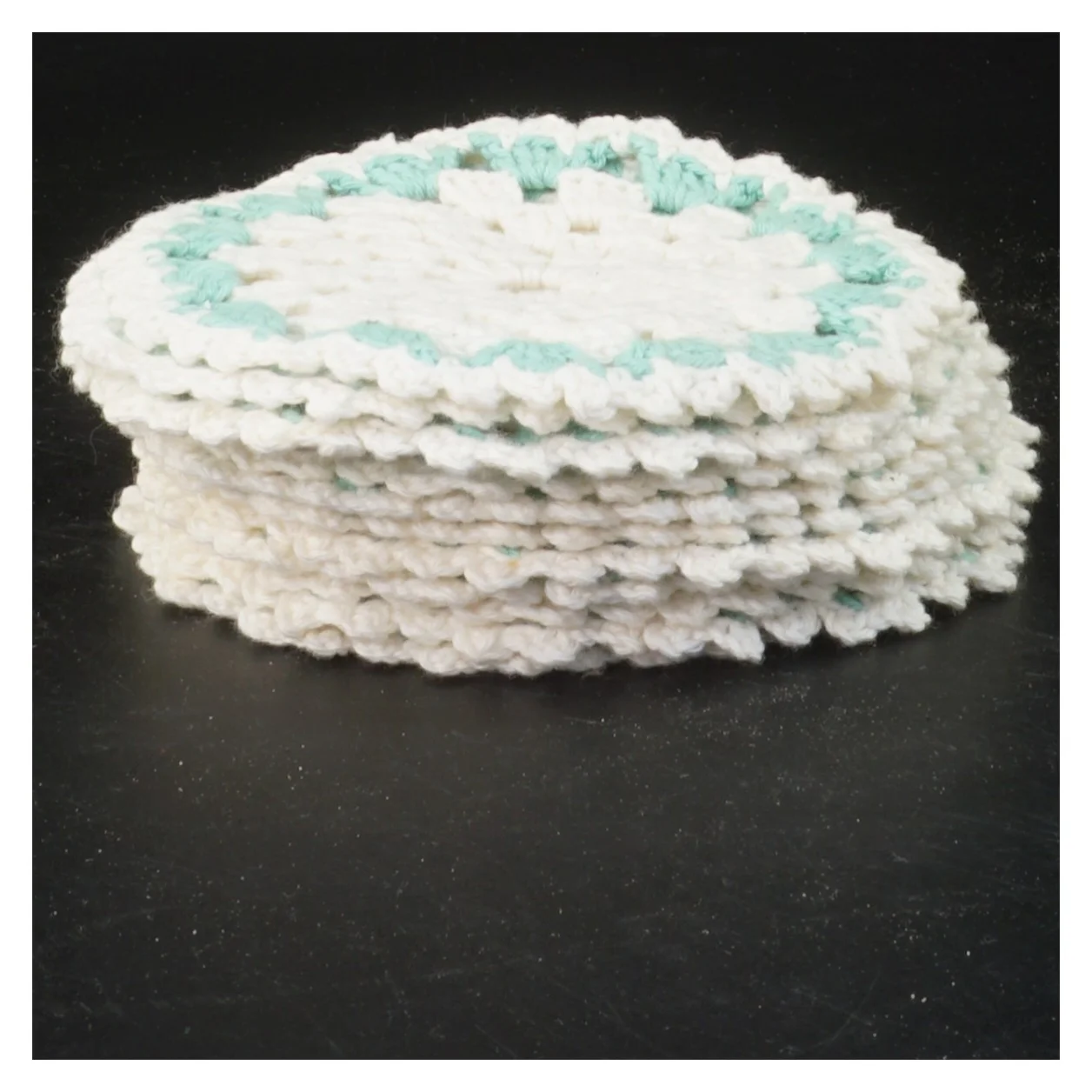 Hæklet bordskåner sæt (str. Ø 11 cm)