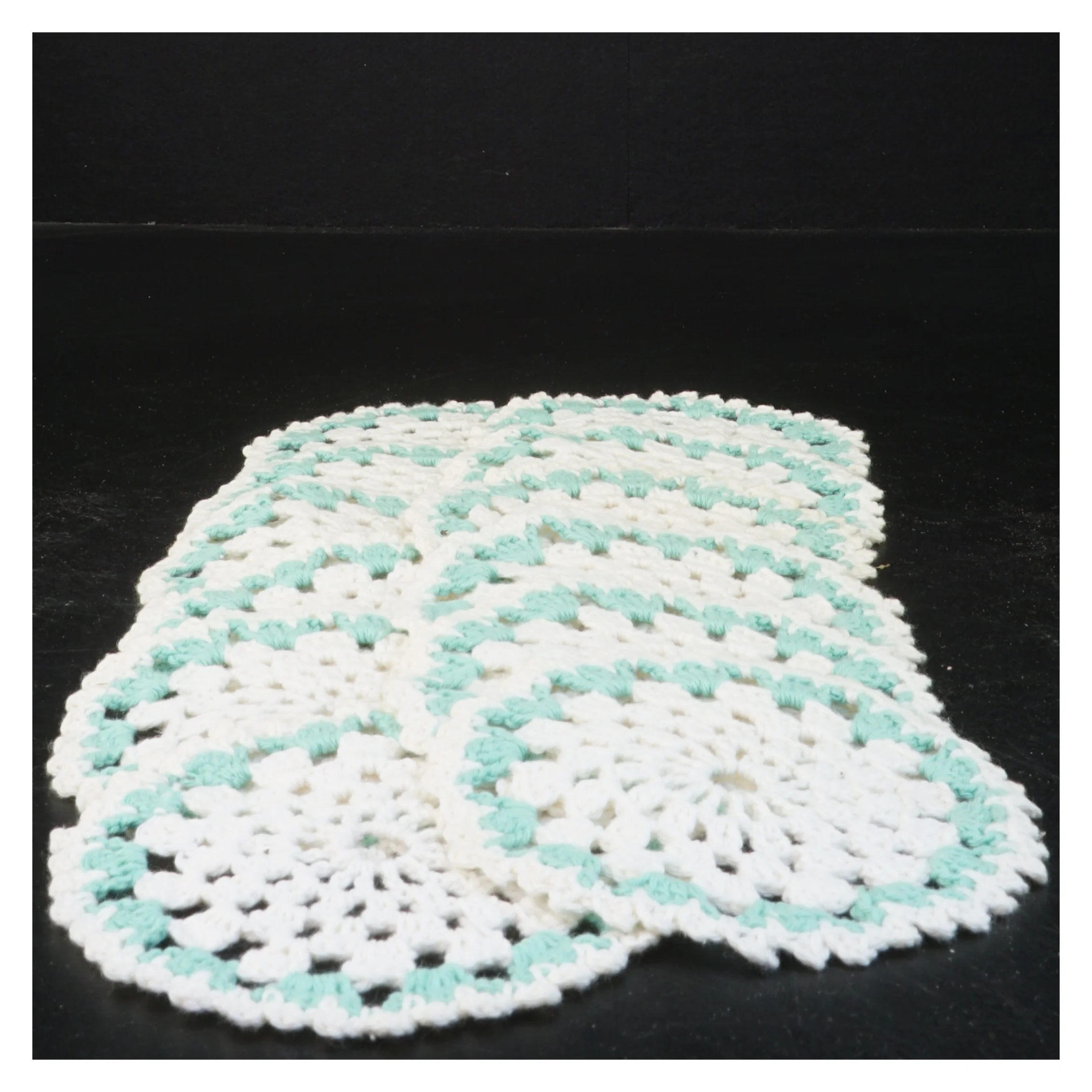 Hæklet bordskåner sæt (str. Ø 11 cm)