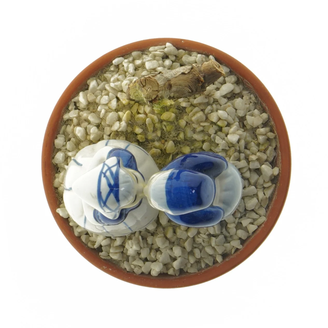 Dekorativ porcelænsfigur af kyssende børn (str. 14 cm)