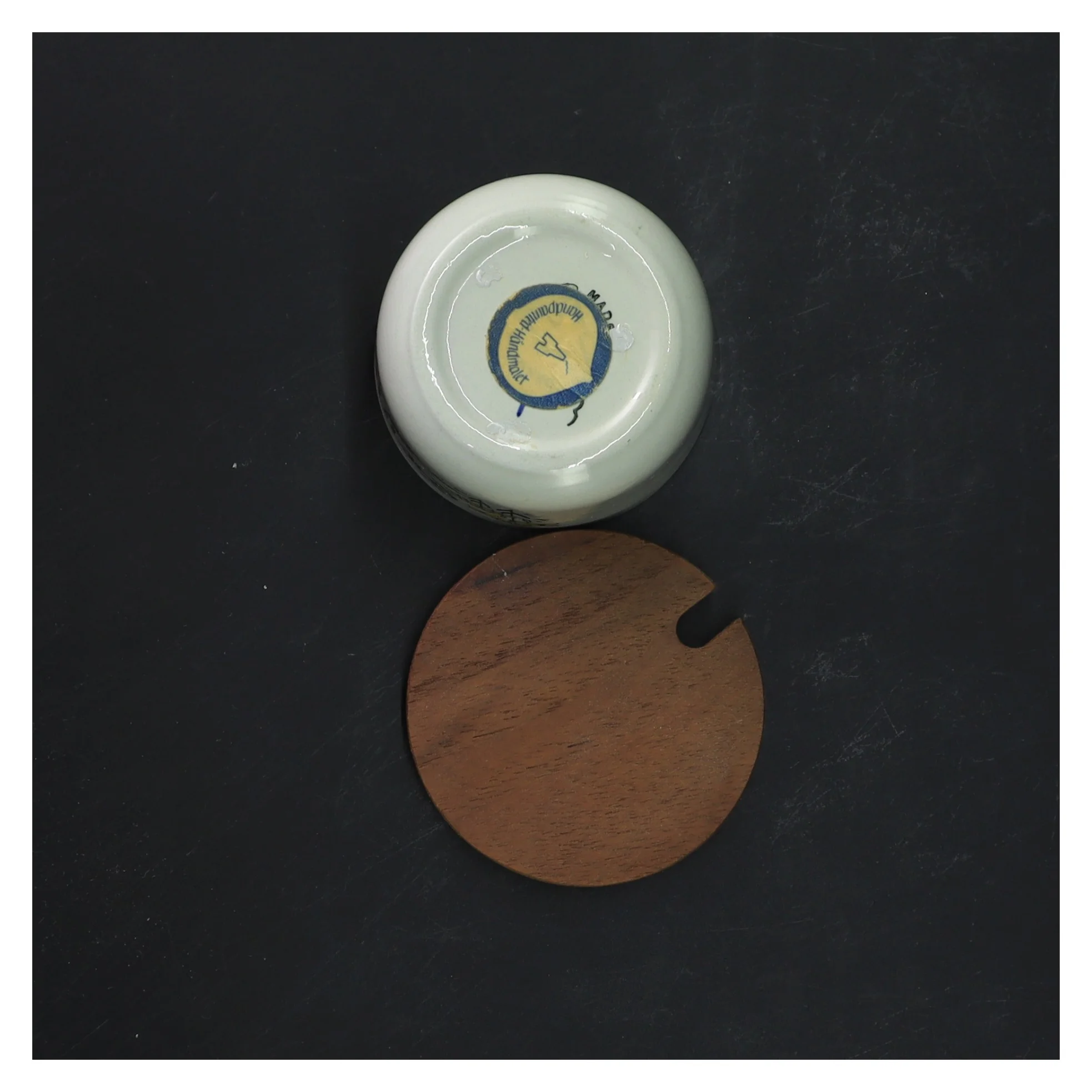 Sennepskrukke med træ-låg (str. Ø 7xh7 cm)