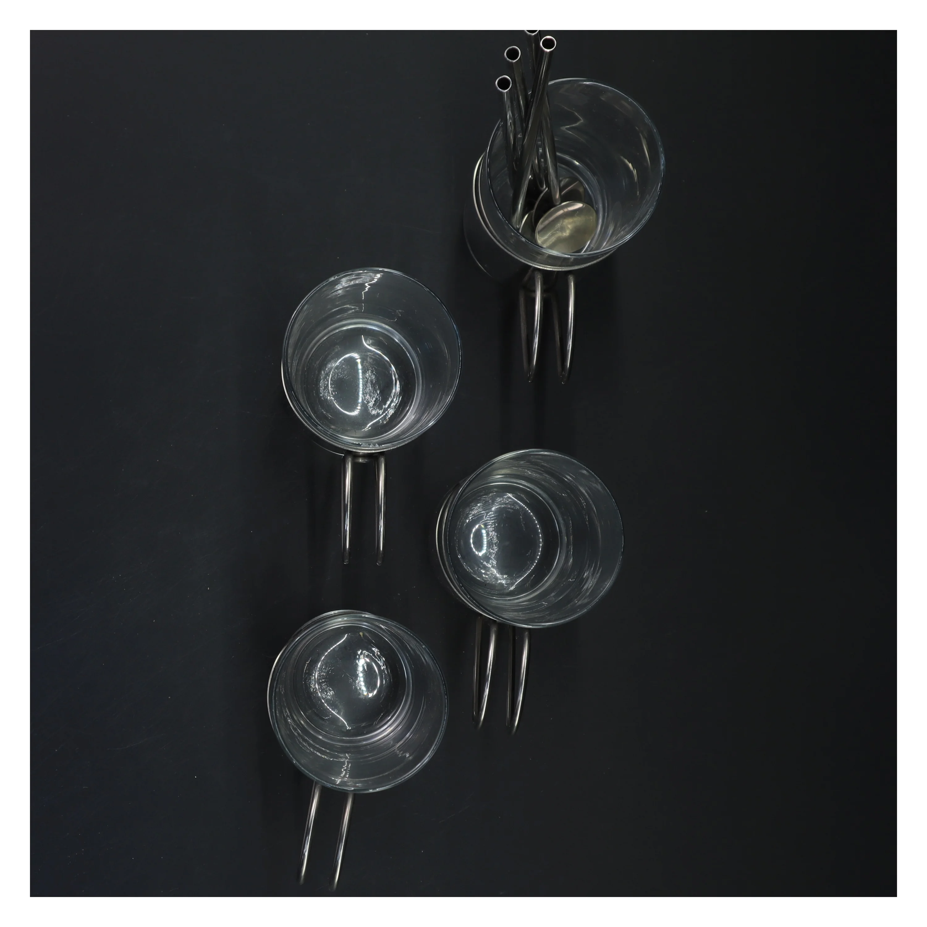 Glas med metalhåndtag (str. 13,5x6 cm)