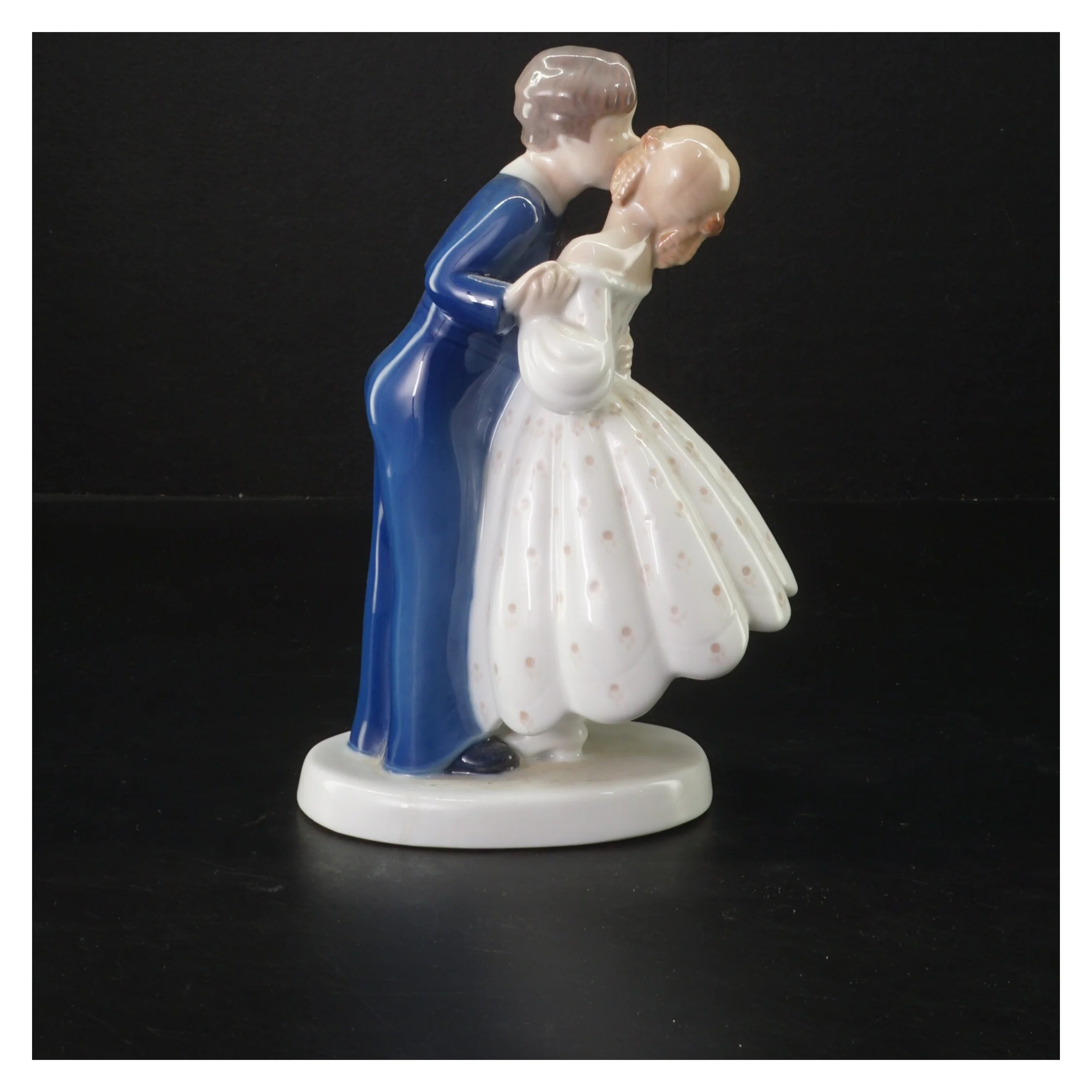 Porcelænsfigur af dansende par fra B&G (str. 19 cm)