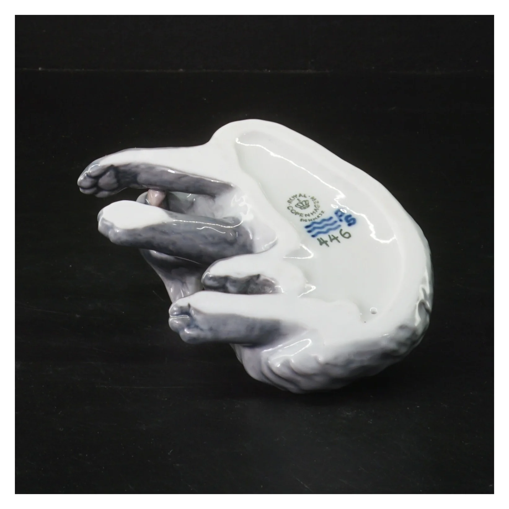 Porcelænsfigur af liggende ræv fra Royal Copenhagen 446(str. 13,5x10 cm)