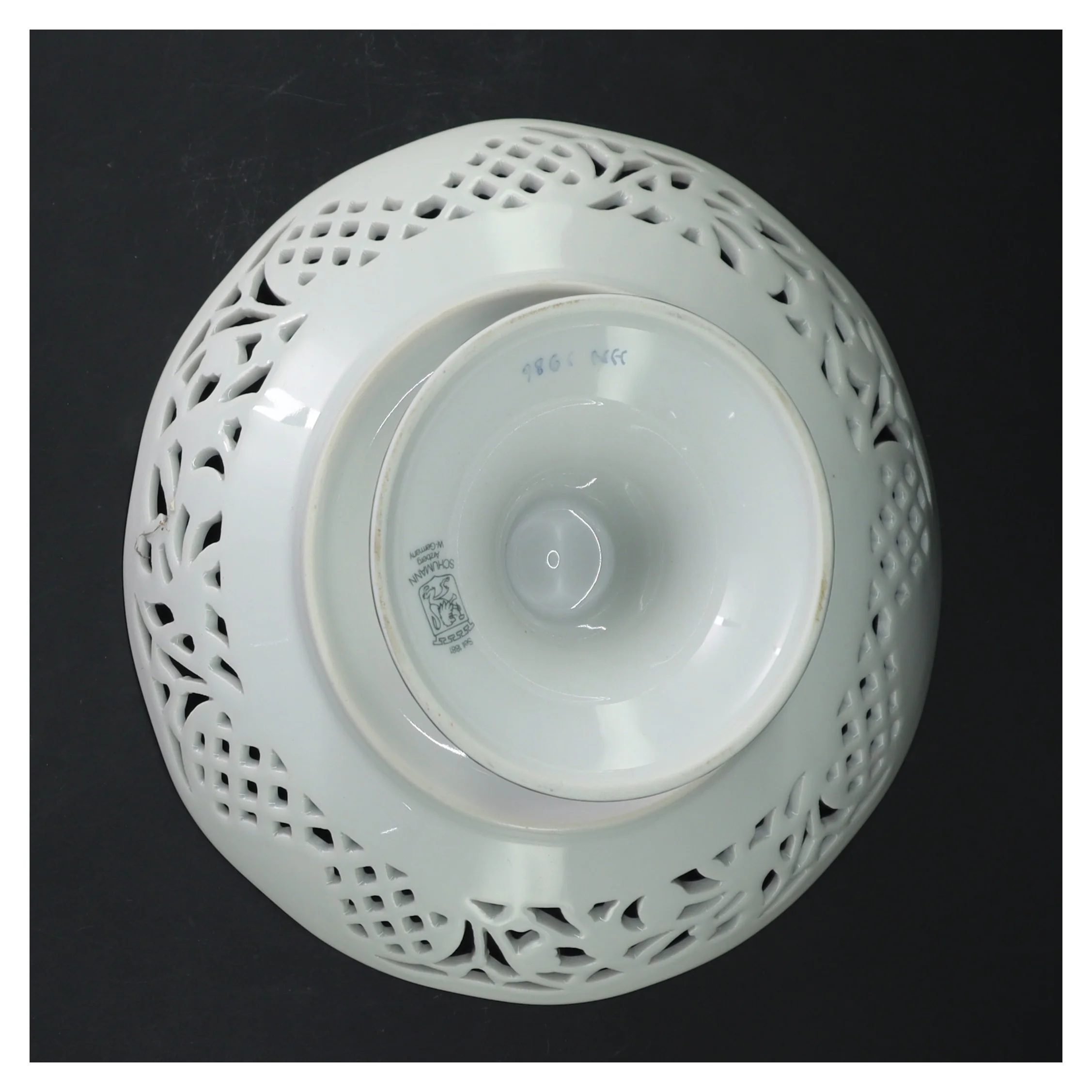 Porcelænsskål på fod fra Schumann (str. Ø 19 cm)