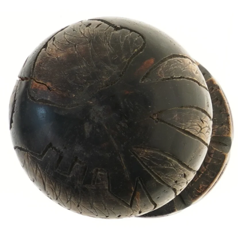 Træfigur af holdende figurer (str. 28 cm)