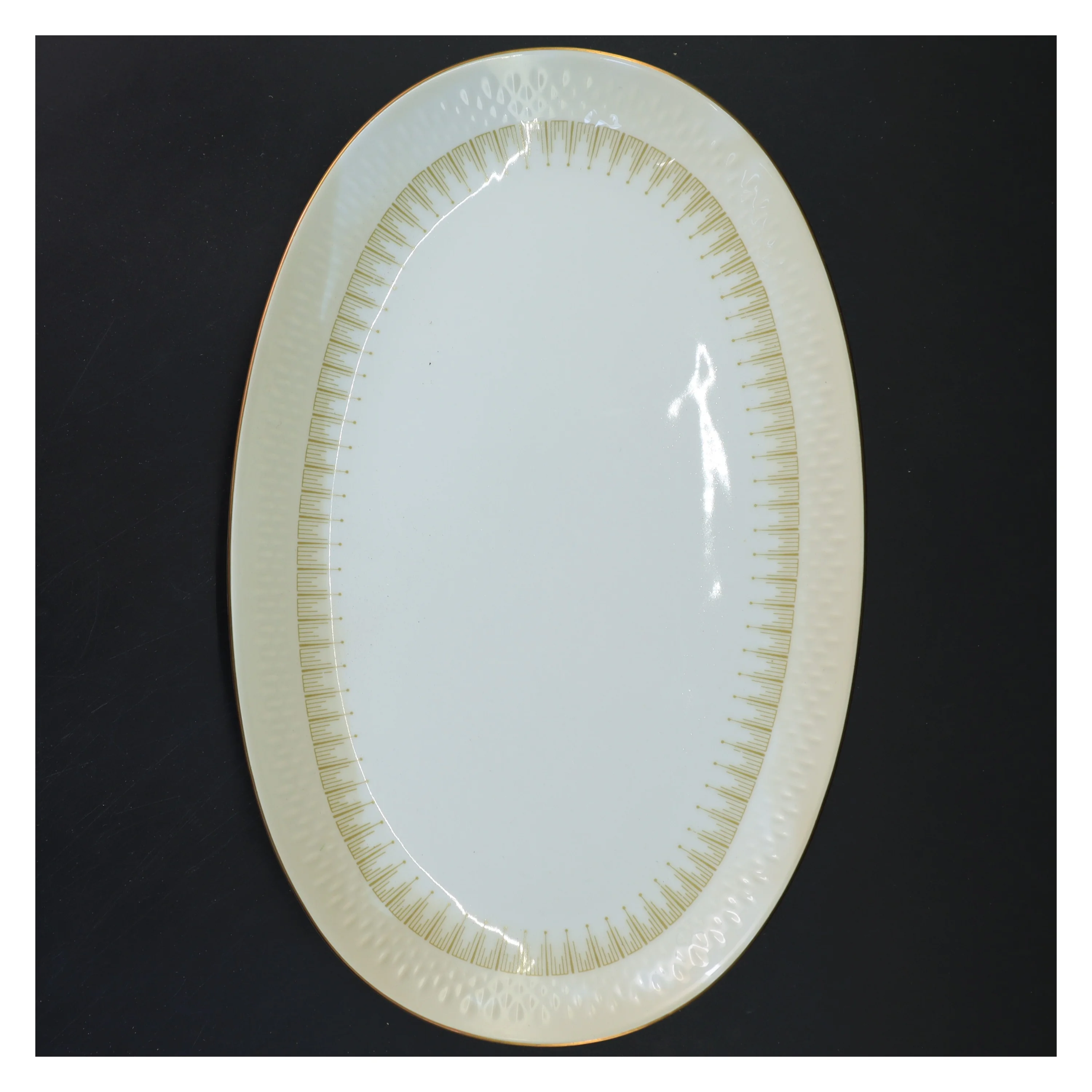 Oval porcelænsfad med guldkant (str. 33x21 cm)
