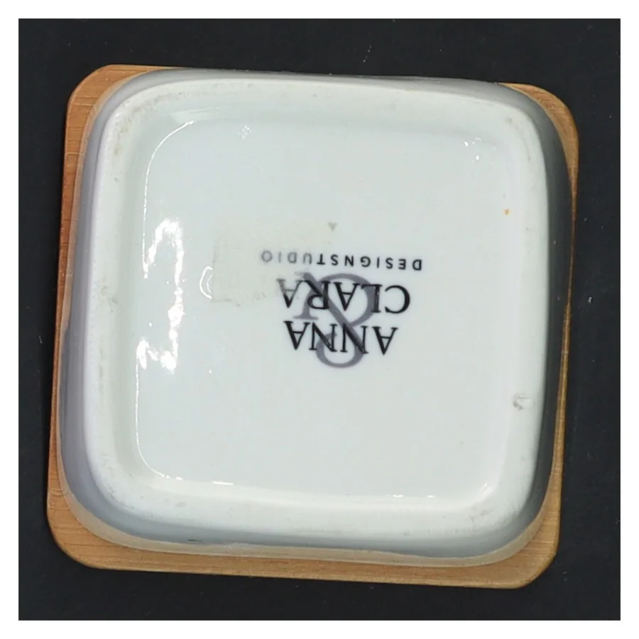 Keramik kasse med trælåg (str. 8x8x5 cm)