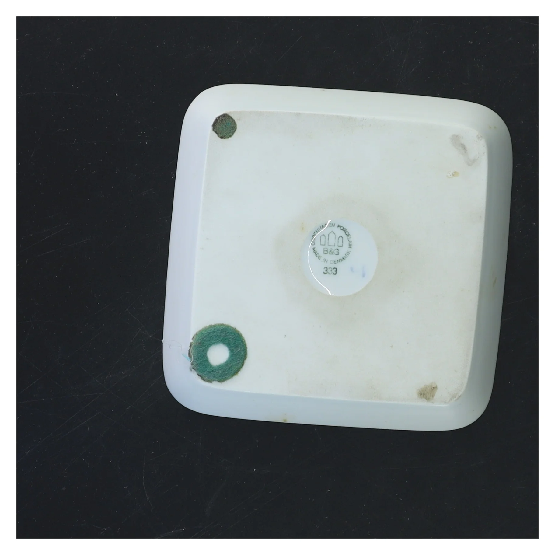 Porcelæn serveringsfad fra B&G (str. 12x12 cm)