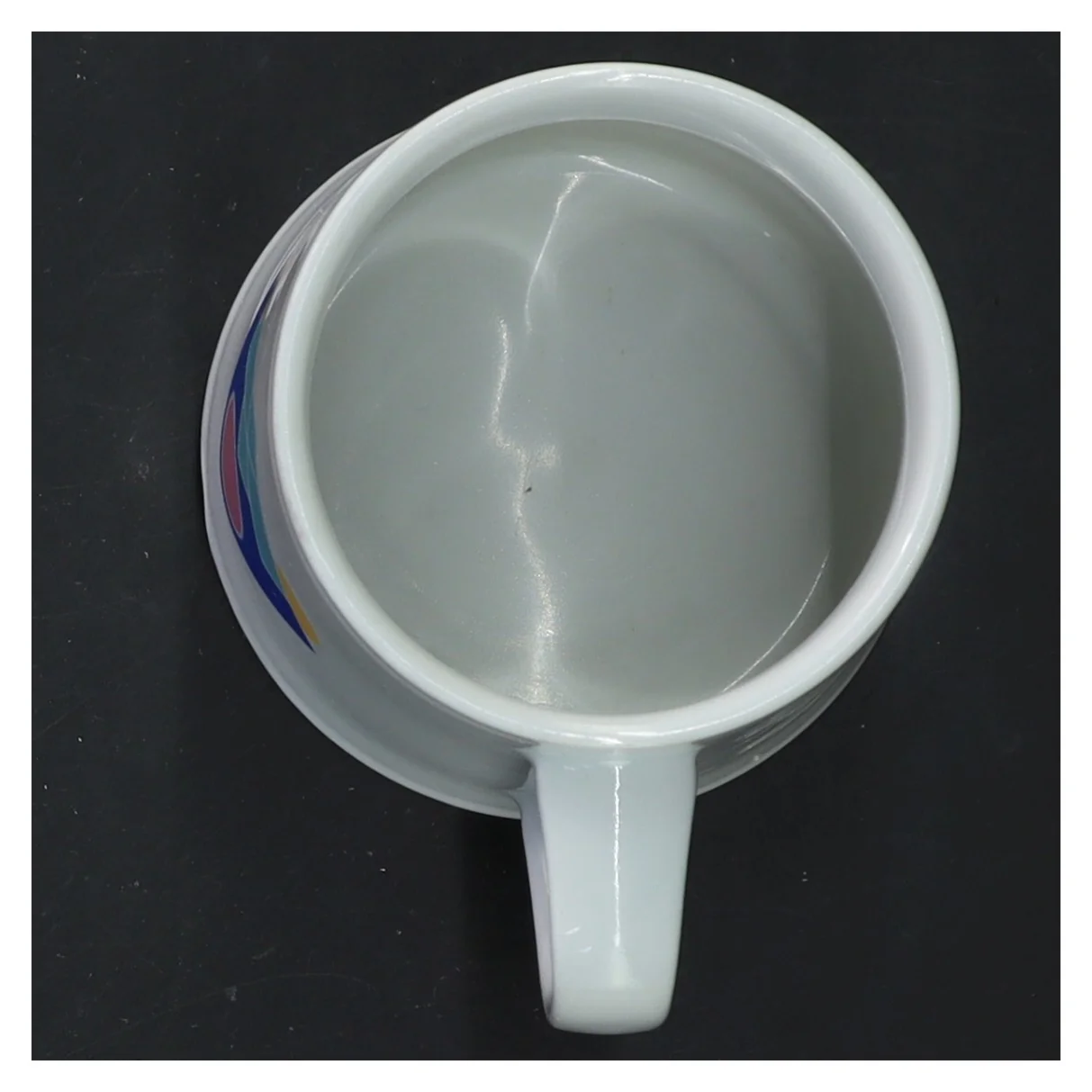 Kaffekop med farvet design (str. Ø 7,5x10 cm)