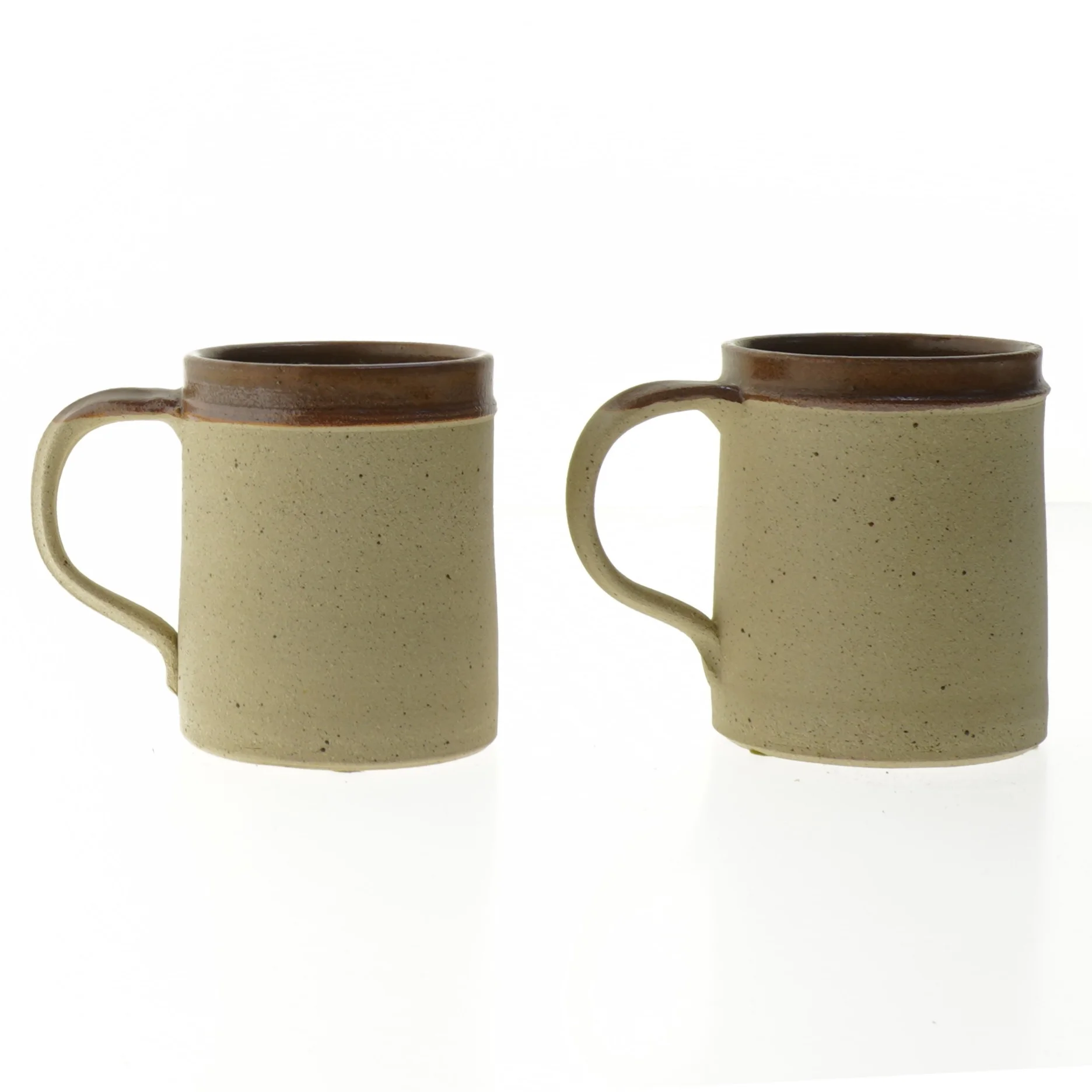 Keramiske krus med håndtag (str. Ø. 7,5 cm, længde, 10 cm)