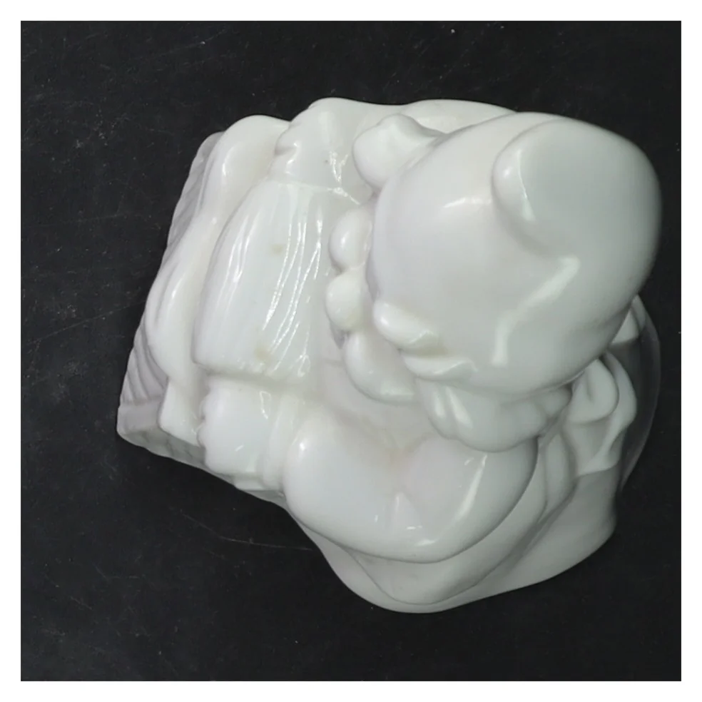 Porcelænsfigur af nisse (str. 15 cm)