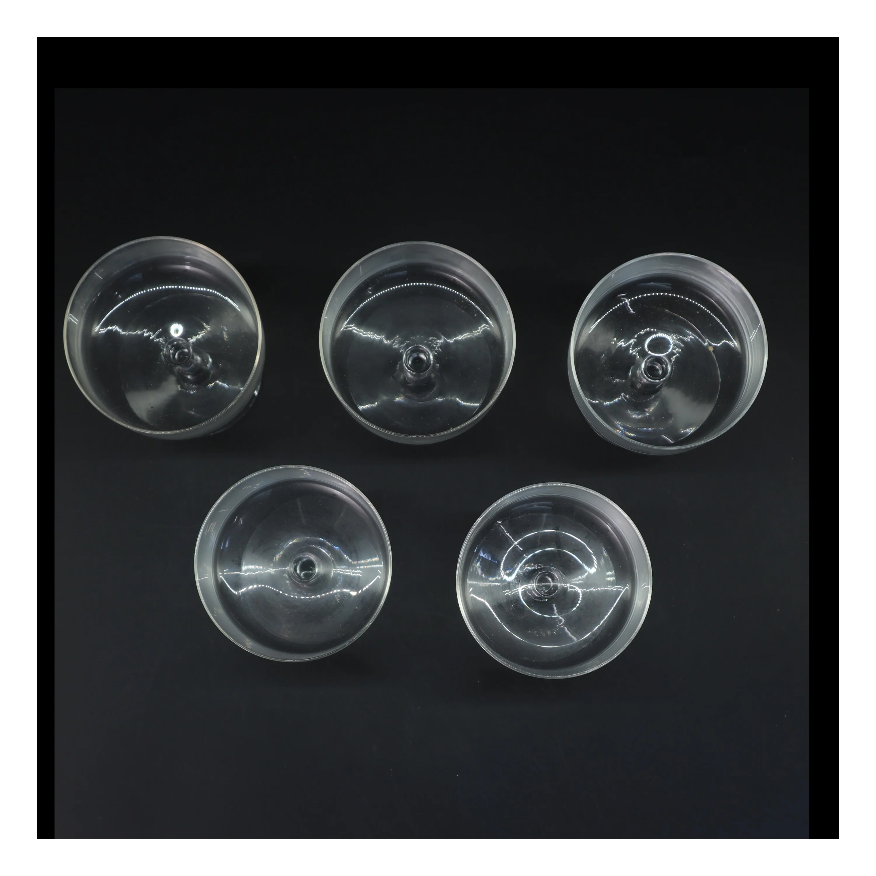 Sæt af 5 cocktailglas (str. 5 stk Ø 10 cm længde 11 cm)