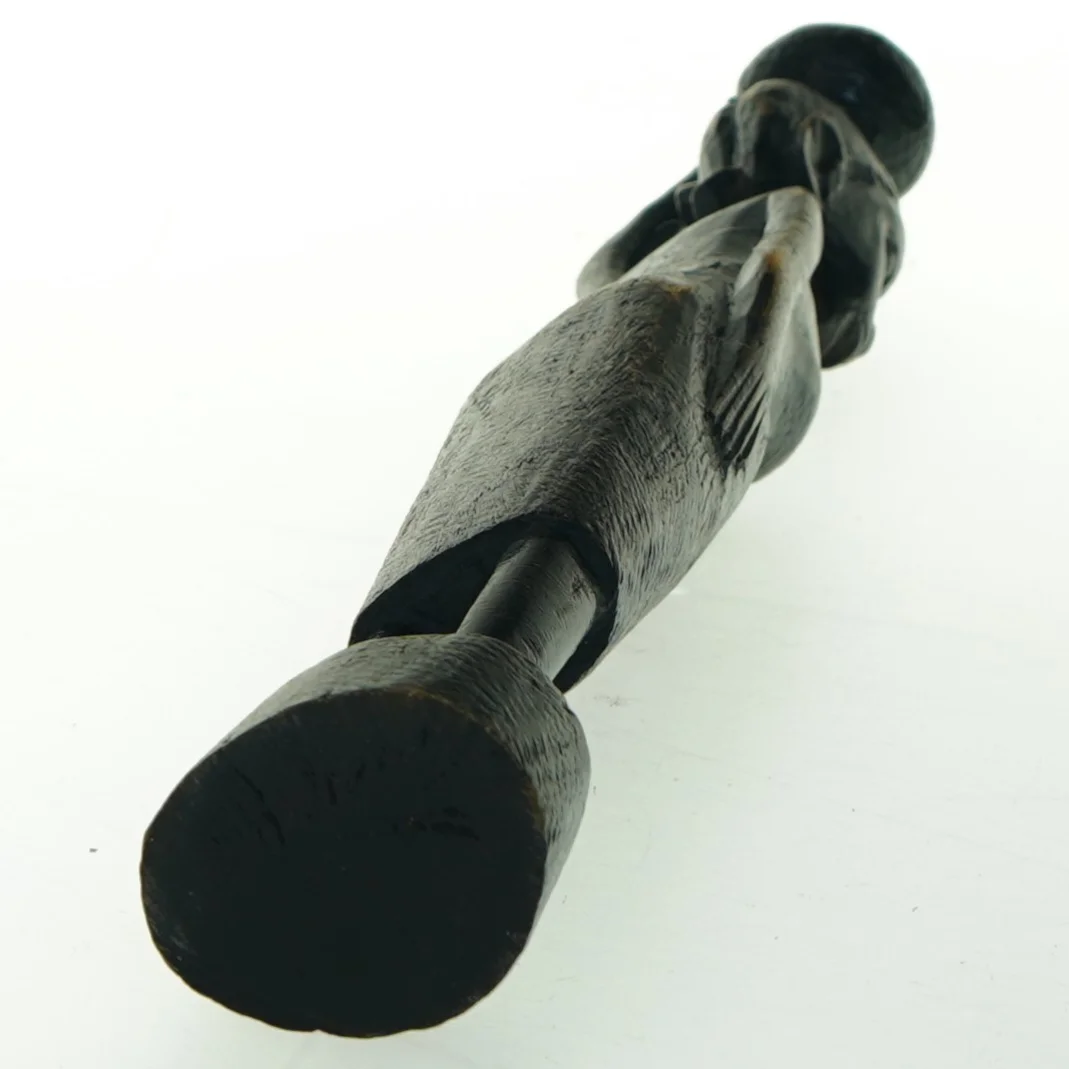 Afrikansk skulptur (str. 34,5x5,5 cm)