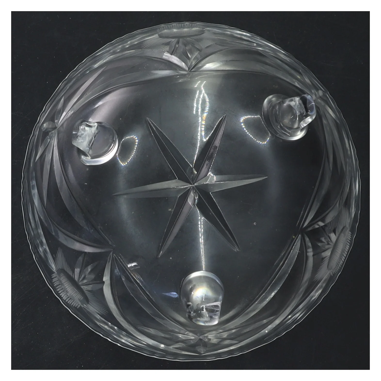 Krystalskål på fødder (str. Ø 16x8 cm)