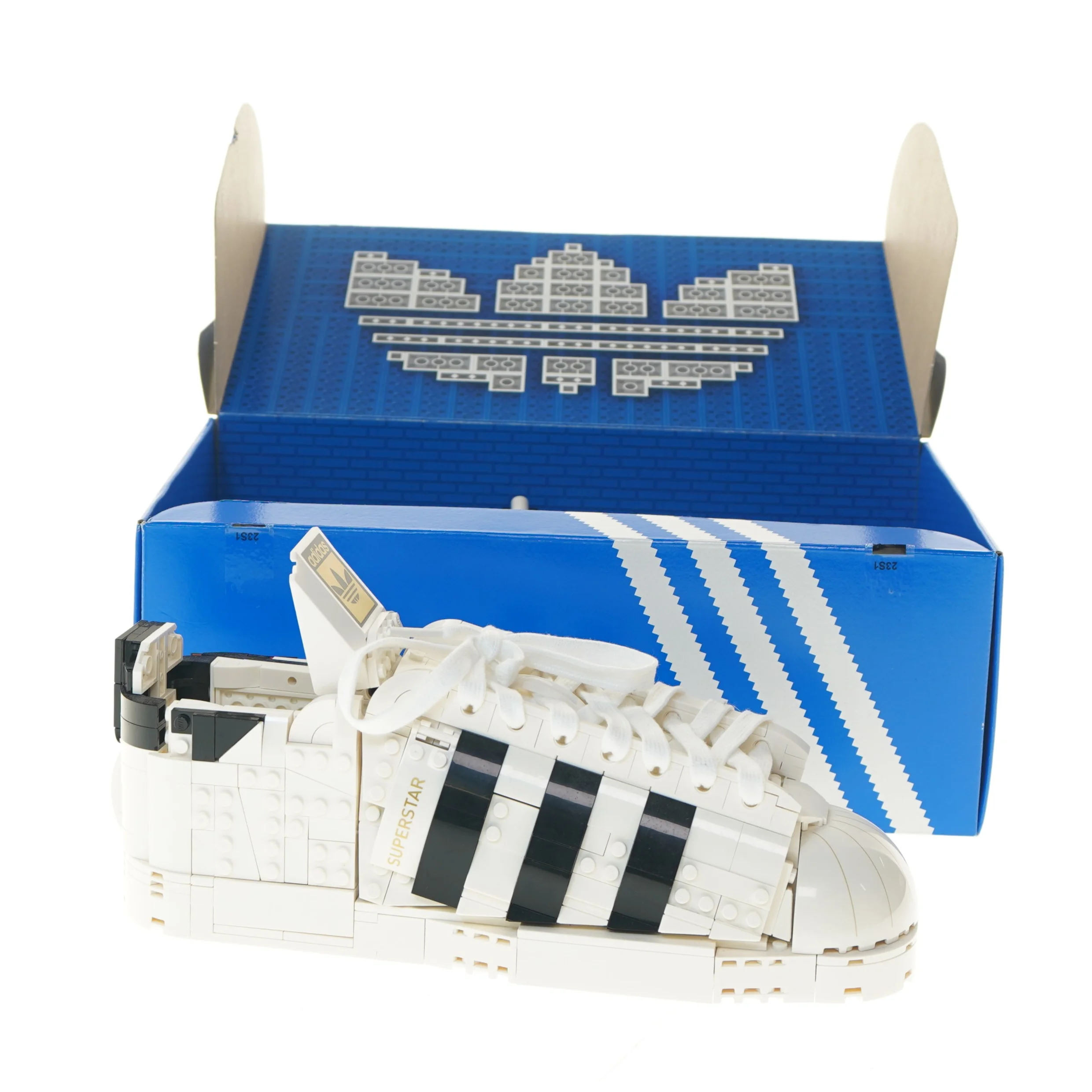 LEGO Adidas Originals Superstar sæt fra LEGO Adidas (str. 11x19x32 cm)