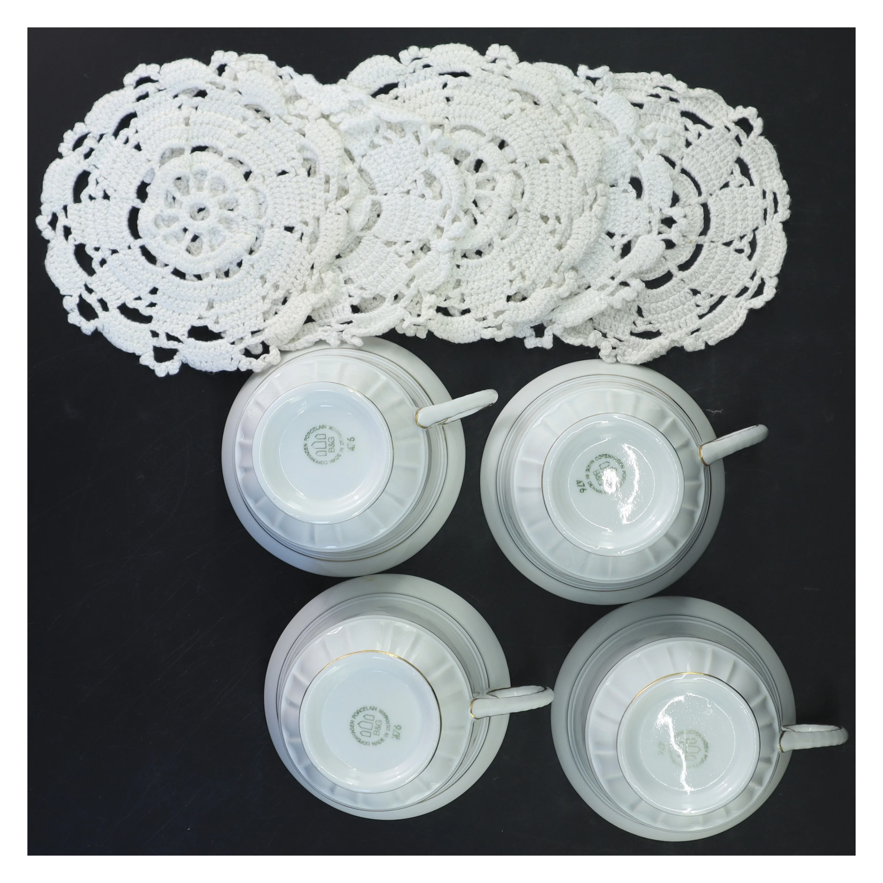 Porcelænssæt med kopper og tallerkener fra B&G (str. 9x11&ø16 cm)