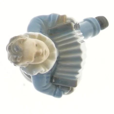 Porcelænsfigur af klovn med harmonika fra Royal Copenhagen (str. 11x5 cm)