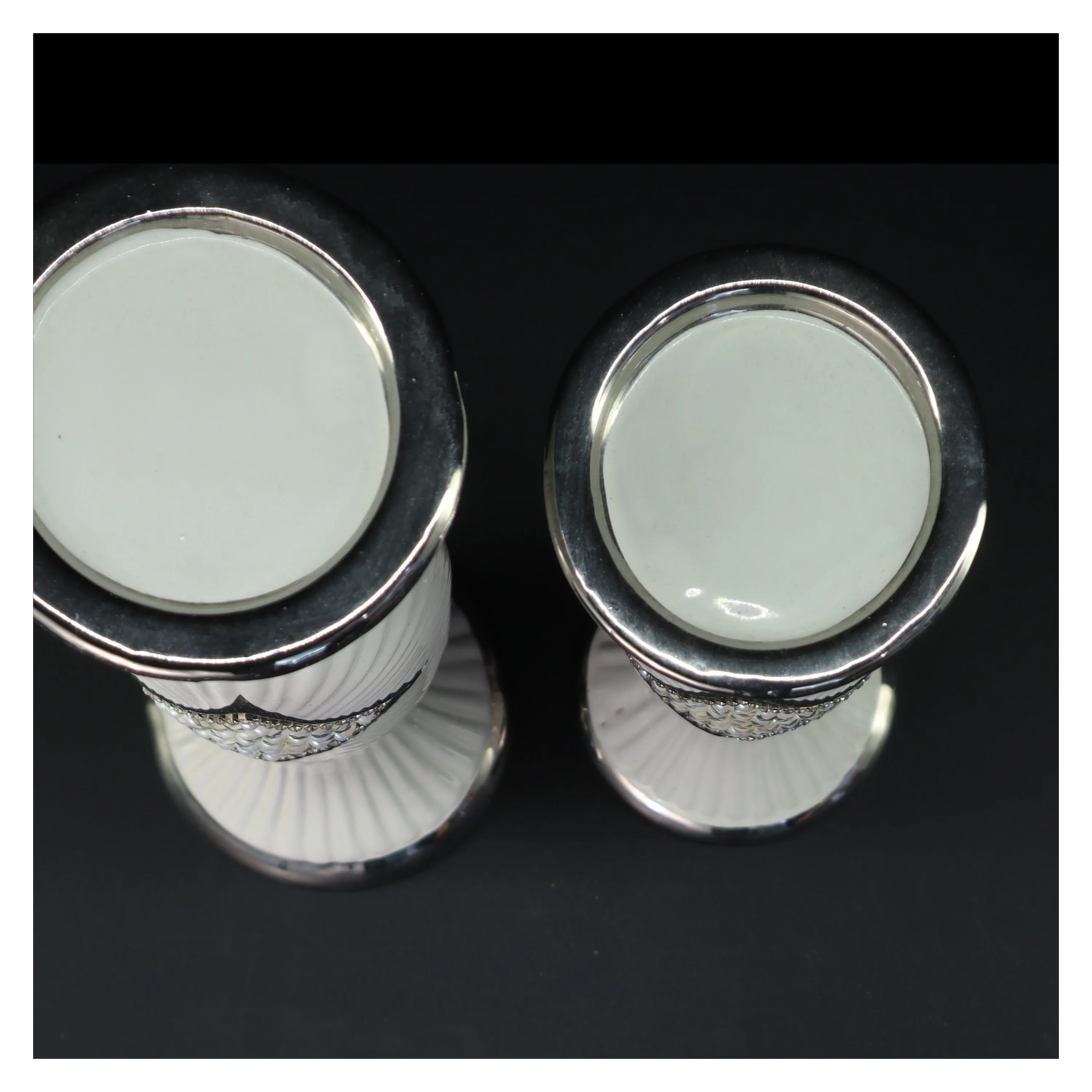 Sæt af dekorative vaser fra Lifestyle (str. Ø 10 & 10,5 cm længden 30 & 35,5 cm)