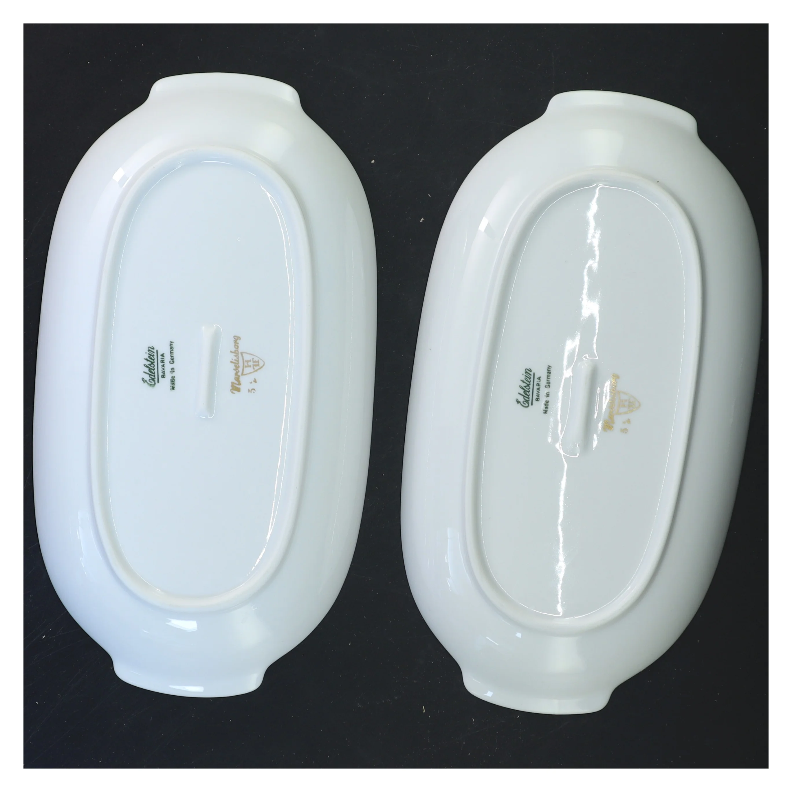 Sæt af to porcelænsfade med guldkant (str. 24,5x13 cm)