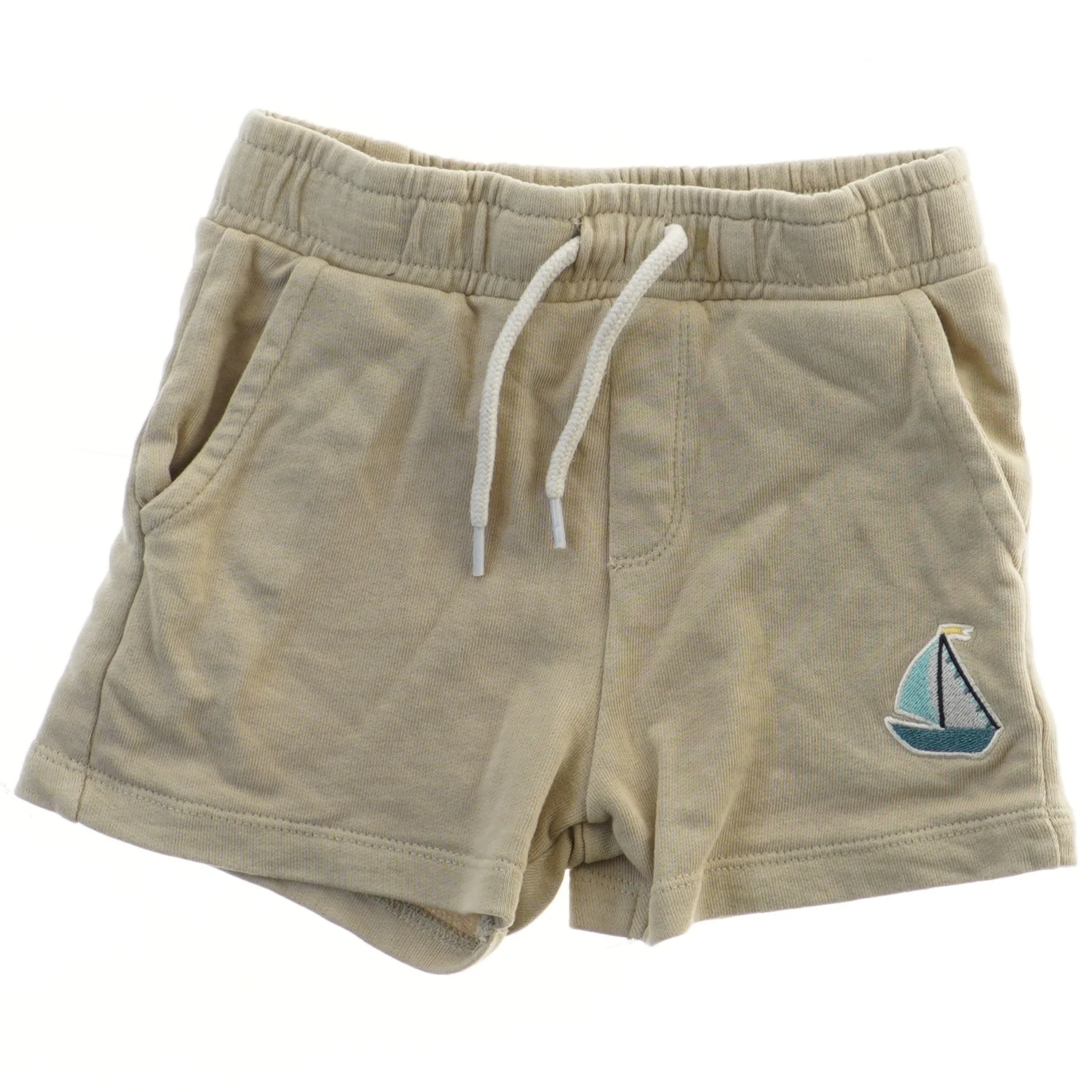 Beige shorts med båd fra Name It (str. 92)