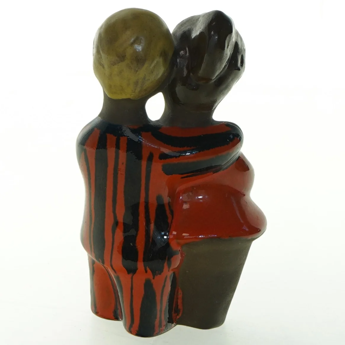 Keramik figur af et par (str. 15 cm)