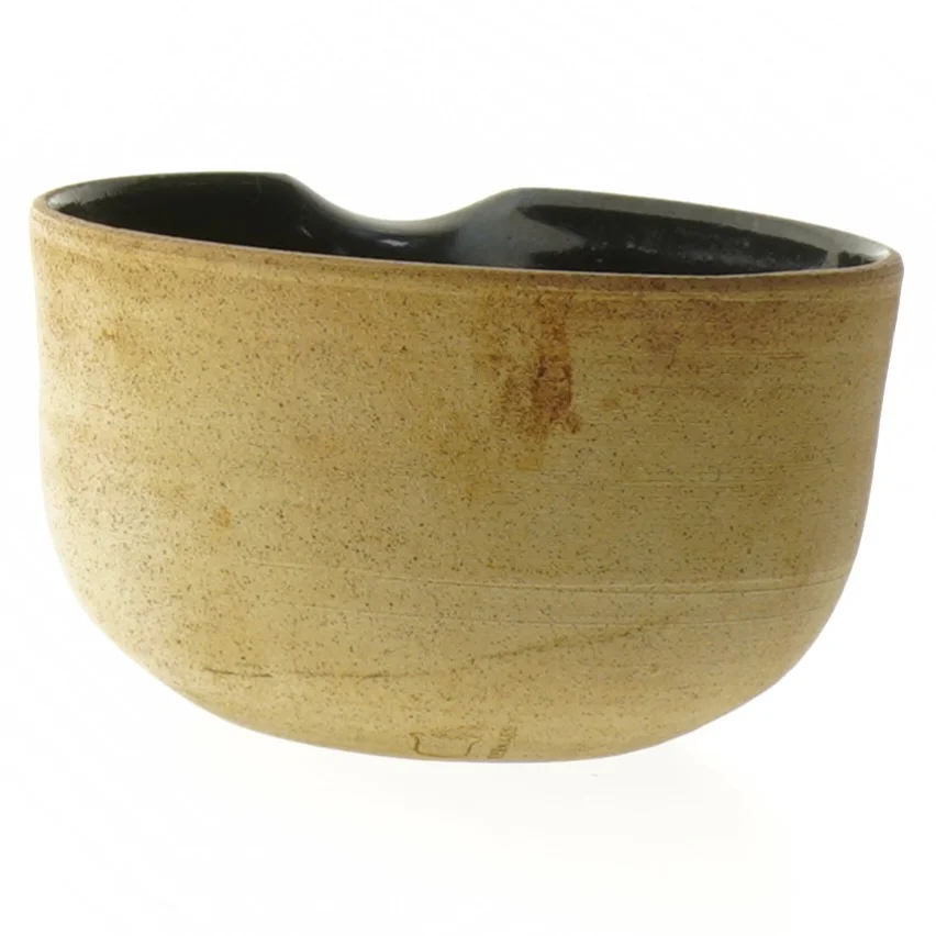Keramisk skål med tud fra Reimar (str. Ø 12x7 cm)