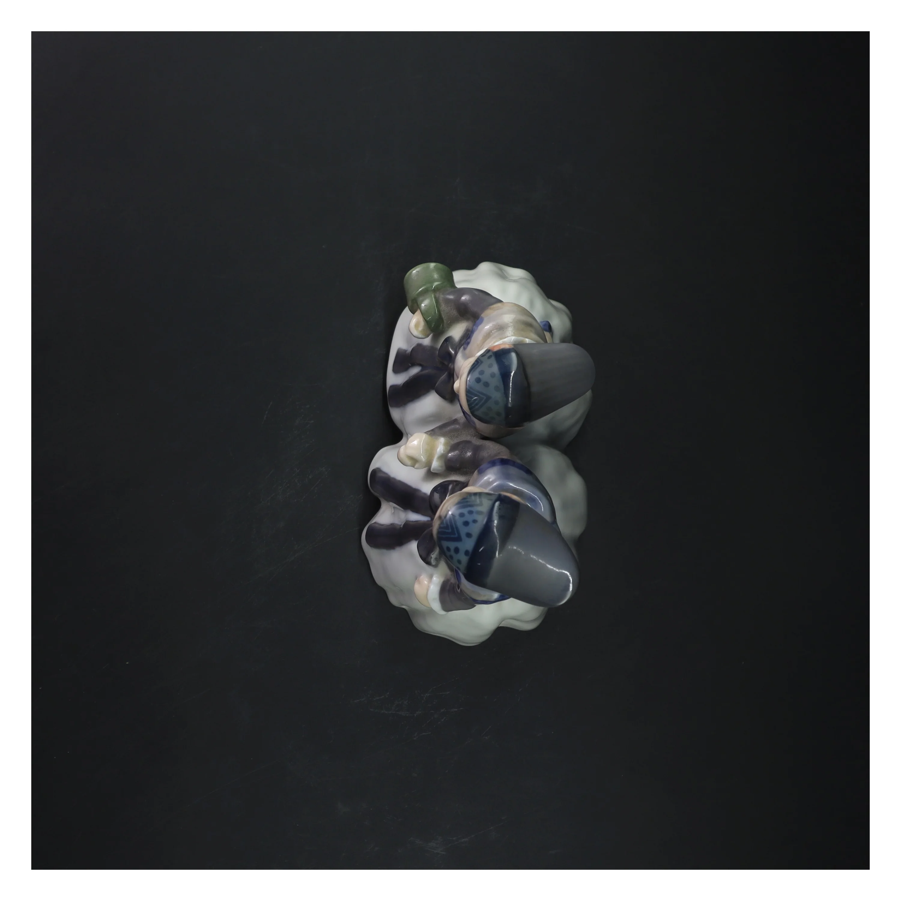 To Amagerpiger, Royal Copenhagen figur 1316 (str. 19x17 cm) fra Royal Copenhagen