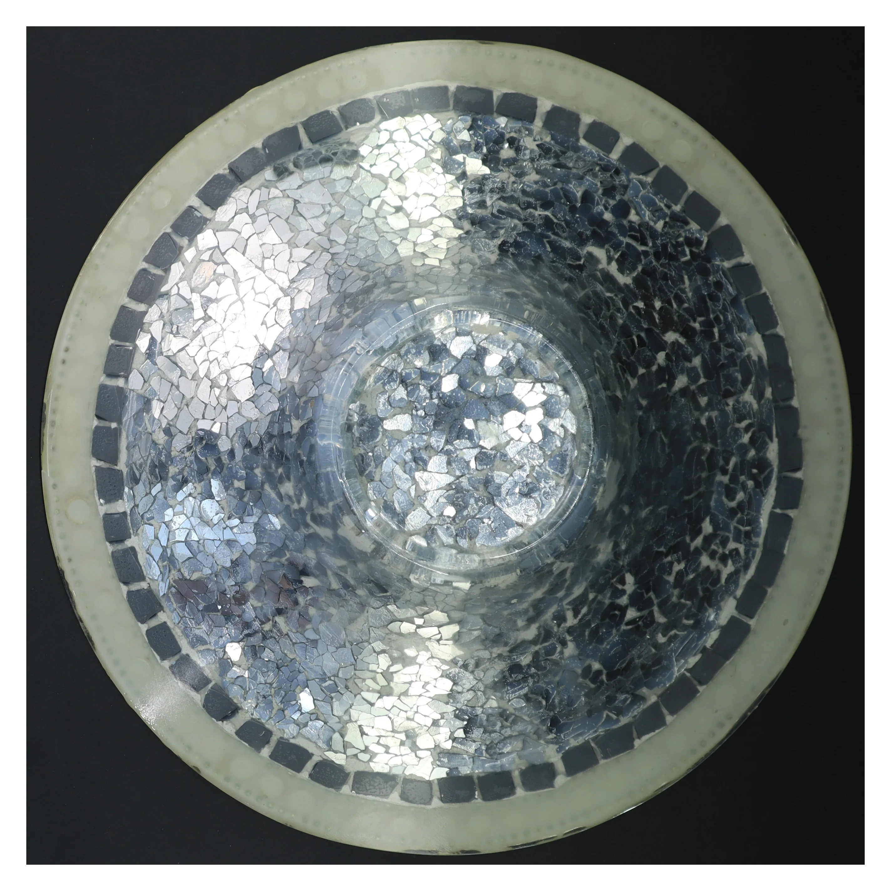 Dekorativt glasfad med perler (str. Ø 29,5 cm)