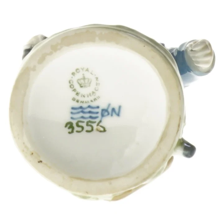 Porcelænsfigur med frakke og paraply fra Royal Copenhagen (str. 18,5 cm)