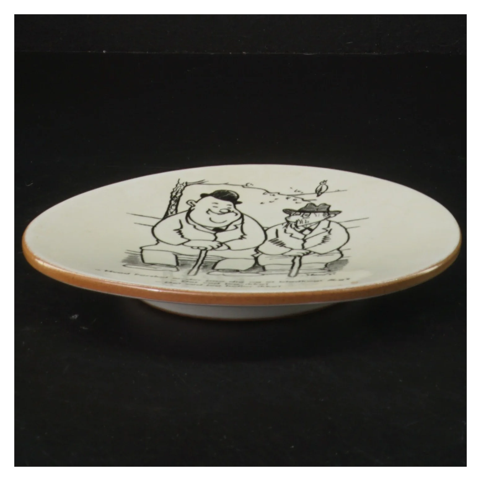 Keramisk vægplatte med tegneserie-motiv fra Knabstrup (str. Ø 15,5 cm)