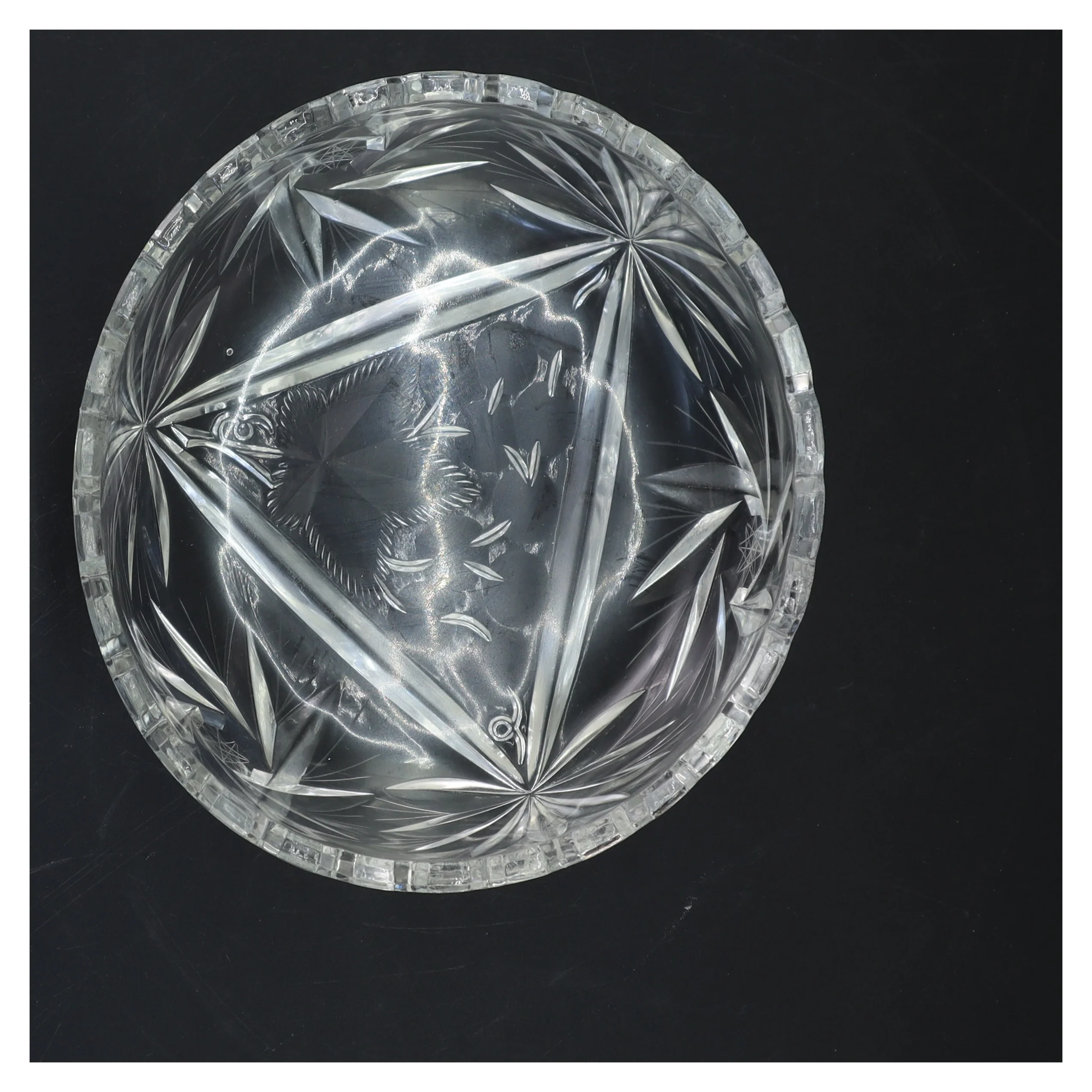 Krystalskål med udskæringer (str. 7x18,5 cm)