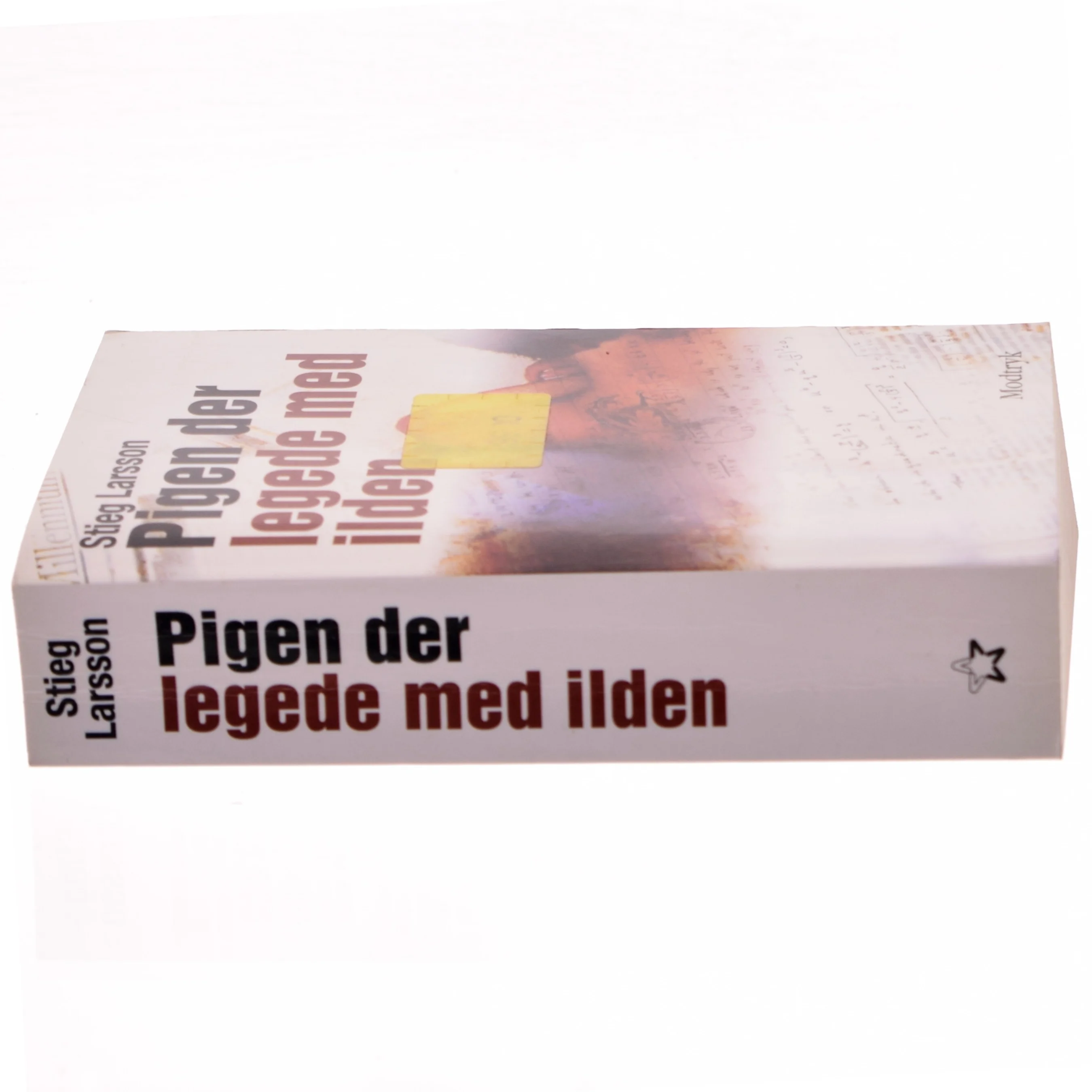 Pigen Der Legede Med Ilden (Millennium, 2. Bind) af Stieg Larsson (Bog)