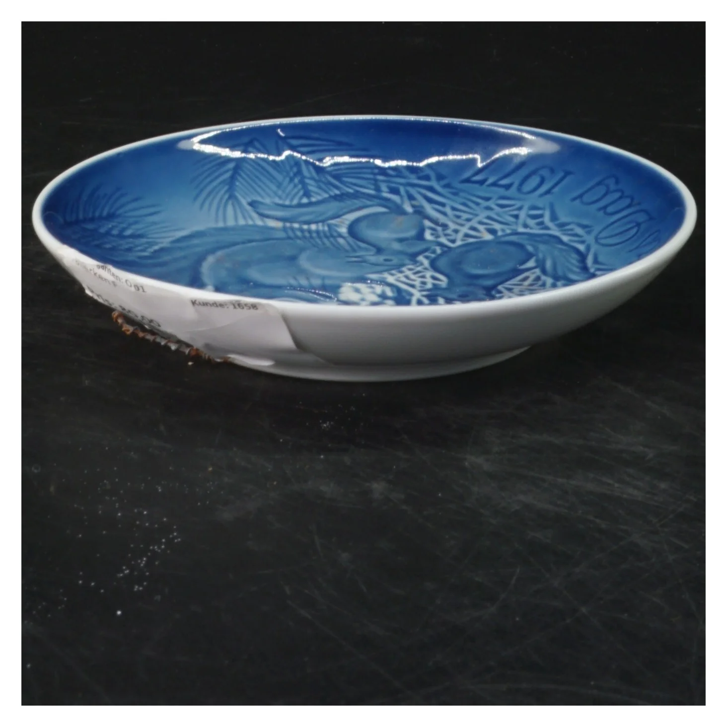 Blå og hvid porcelænstallerken fra Bing & Grøndahl (str. Ø 15 cm)