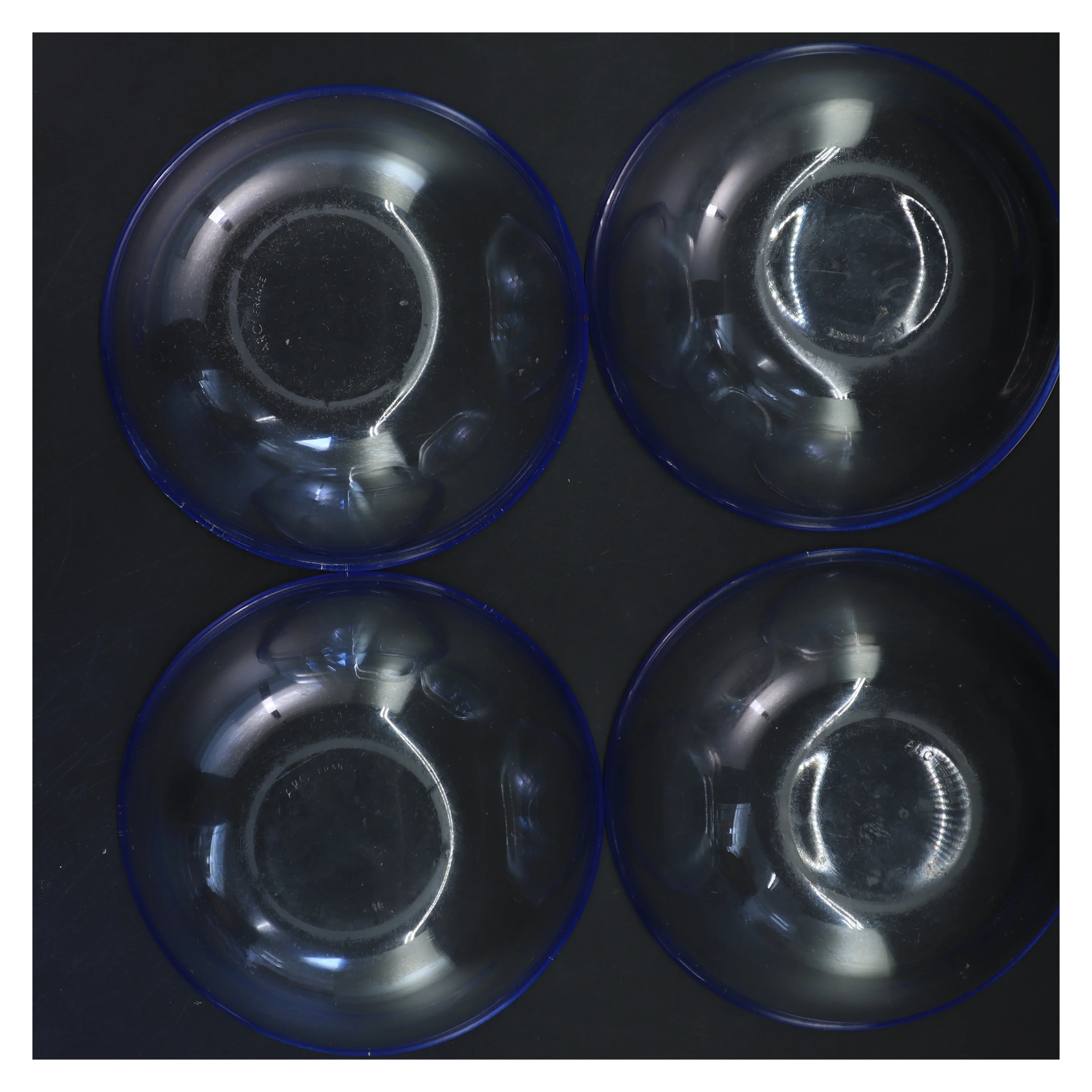 Sæt af fire glas skåle (str. Ø 15x8 cm)